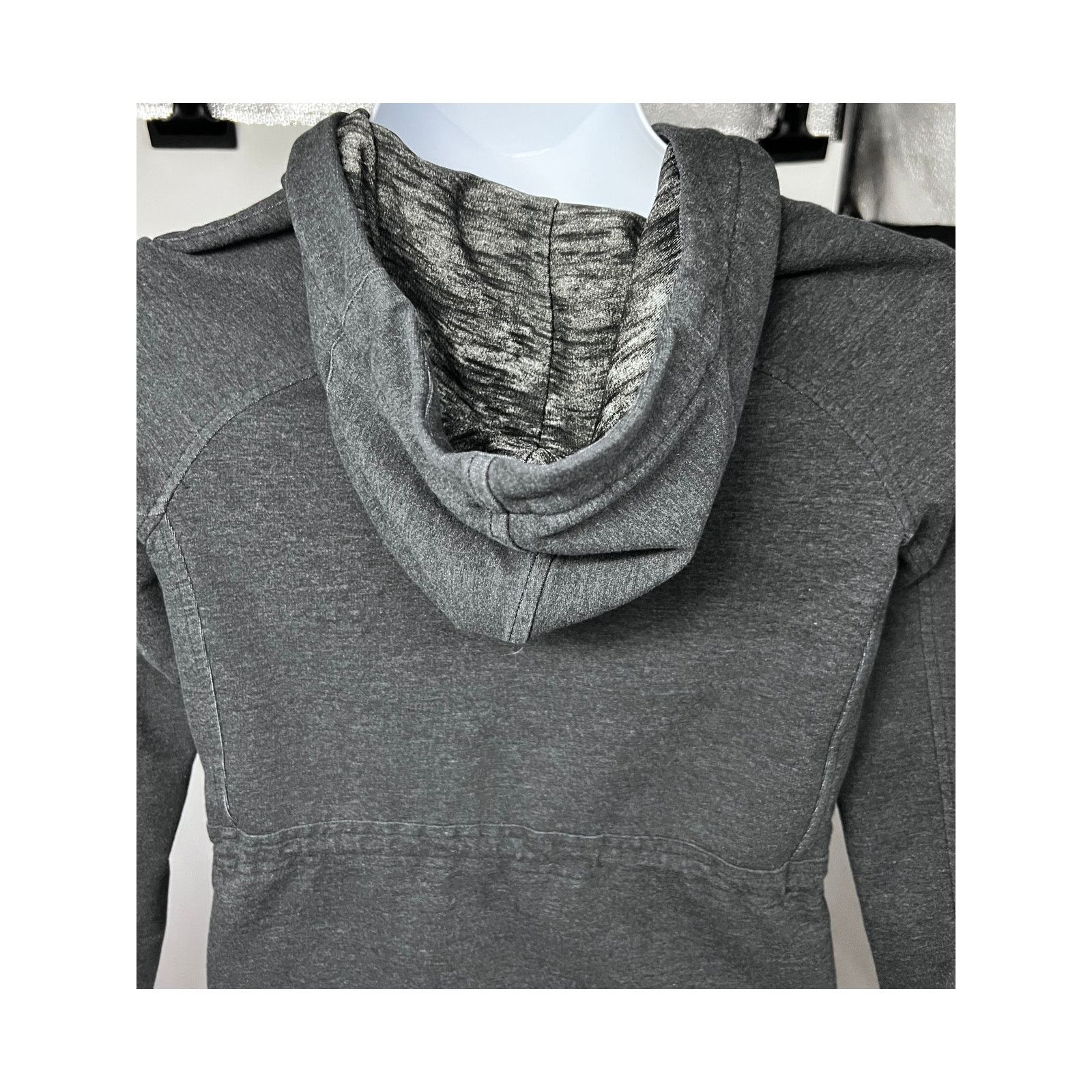 Lululemon Lululemon Gray Cinch Waist Zip Up Hood Jacket Sz 8 Pockets Size M / US 6-8 / IT 42-44 - 4 Thumbnail