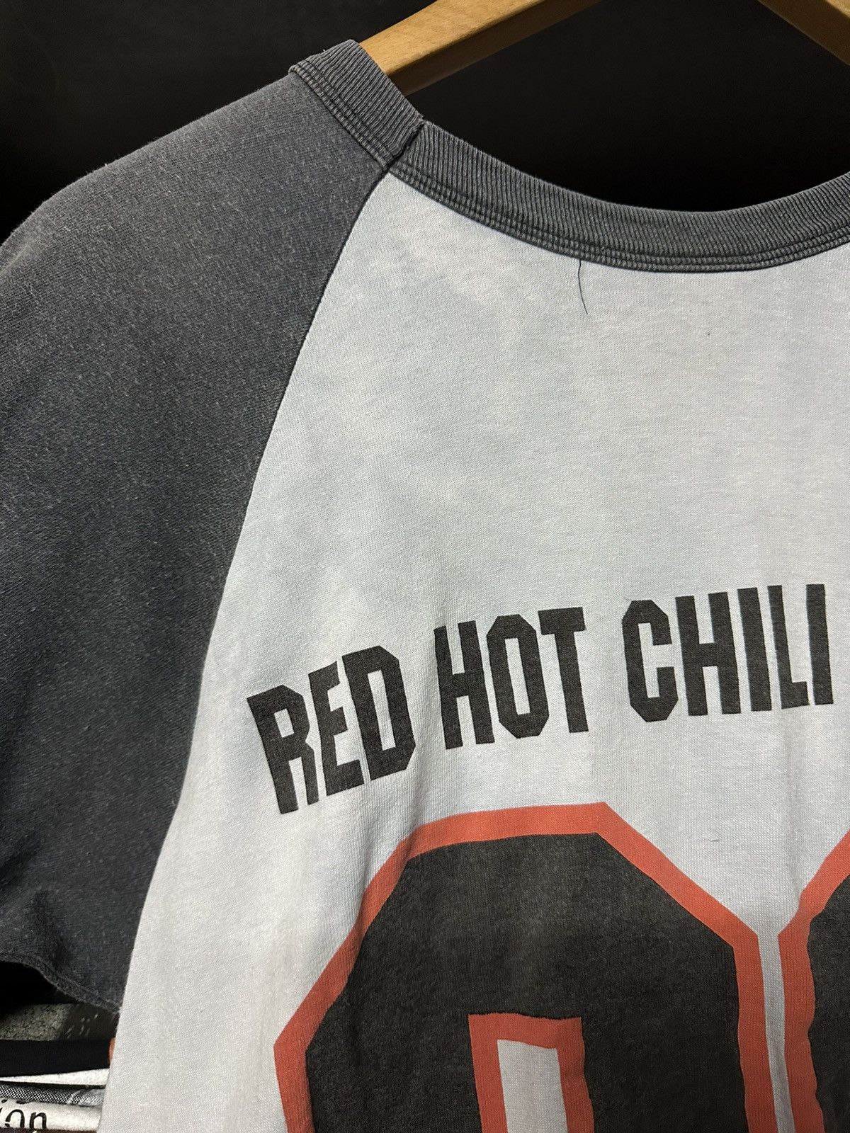 Band Tees Vintage Red Hot Chilli Pepper Promo Distressed Tee Size US L / EU 52-54 / 3 - 15 Thumbnail