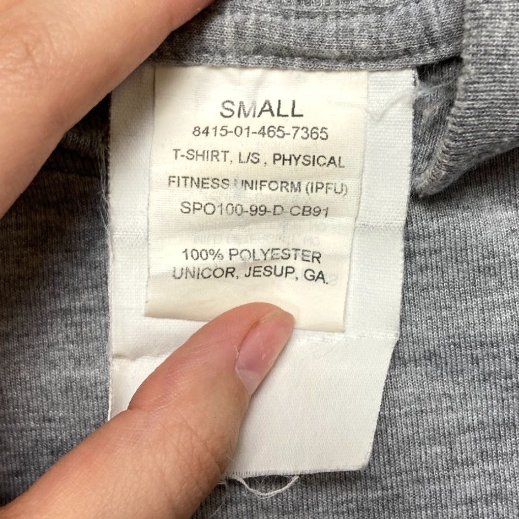 Vintage VINTAGE US Army T Shirt Men Small Gray Physical Fitness Uniform IPFU Long Sleeve Size US S / EU 44-46 / 1 - 7 Thumbnail