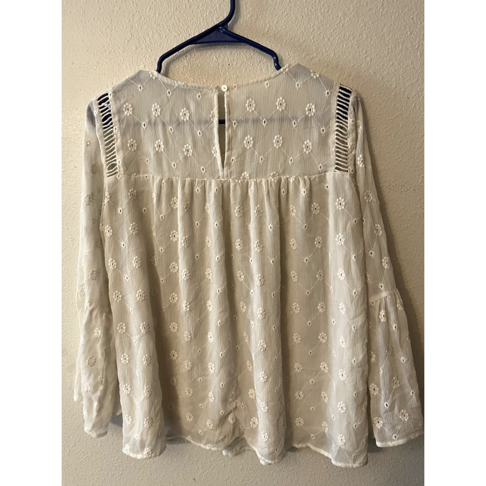 Ann Taylor LOFT Women’s White Floral Blouse 3/4 Bell Sleeve Sheered Lined Embroidered S Size S / US 4 / IT 40 - 2 Thumbnail