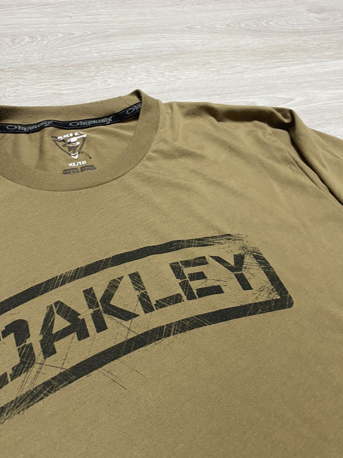 Oakley Oakley big logo T-shirt dri fit size XL Size US XL / EU 56 / 4 - 7 Thumbnail