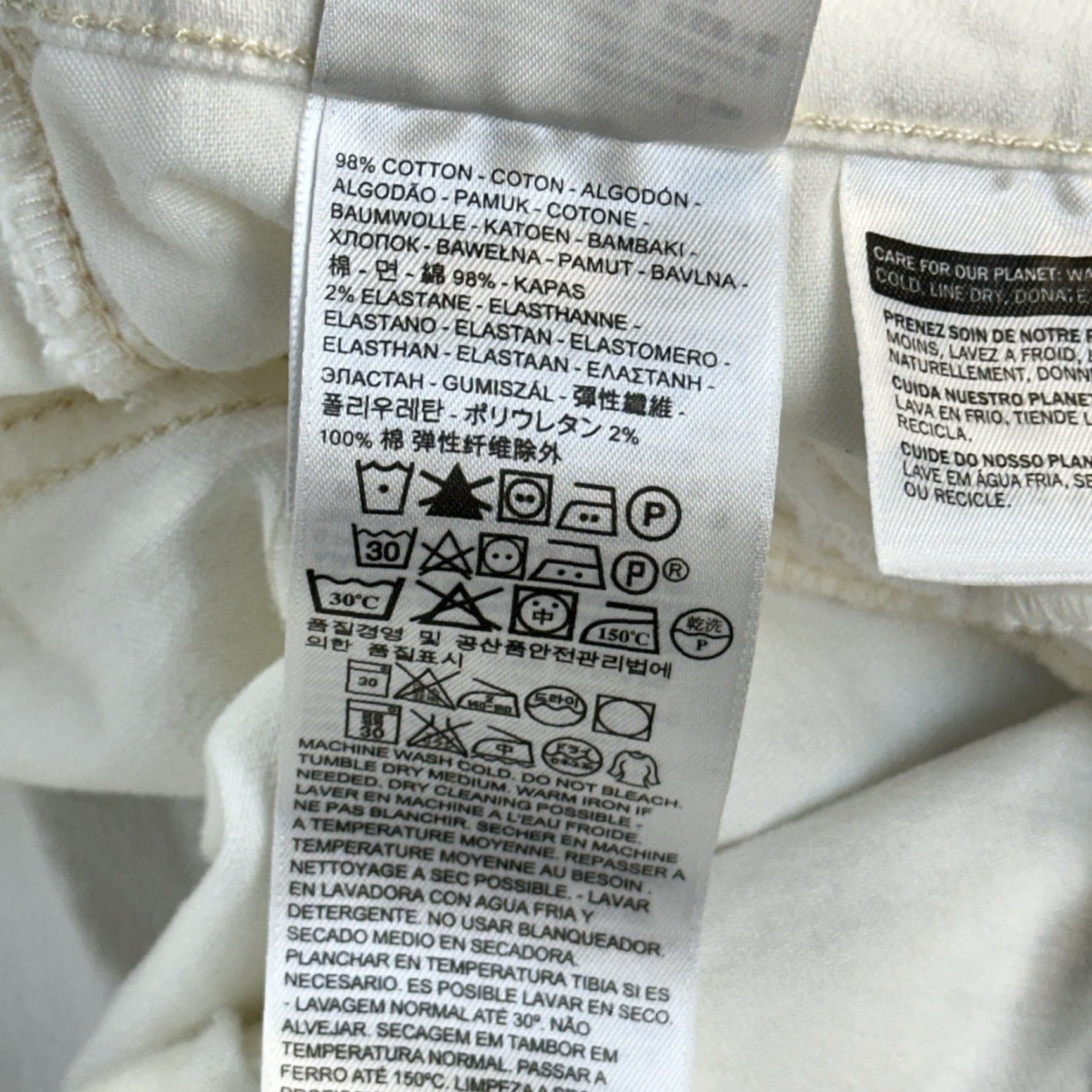 Levi's Levi’s Shorts Womens 30 White Denim 3.5" Low Rise Rolled Hem Stretch Casual, Travel Jeans, 5-Pocket, Light Wash, 30 in Waist Womens Size 30" / US 8 / IT 44 - 3 Thumbnail