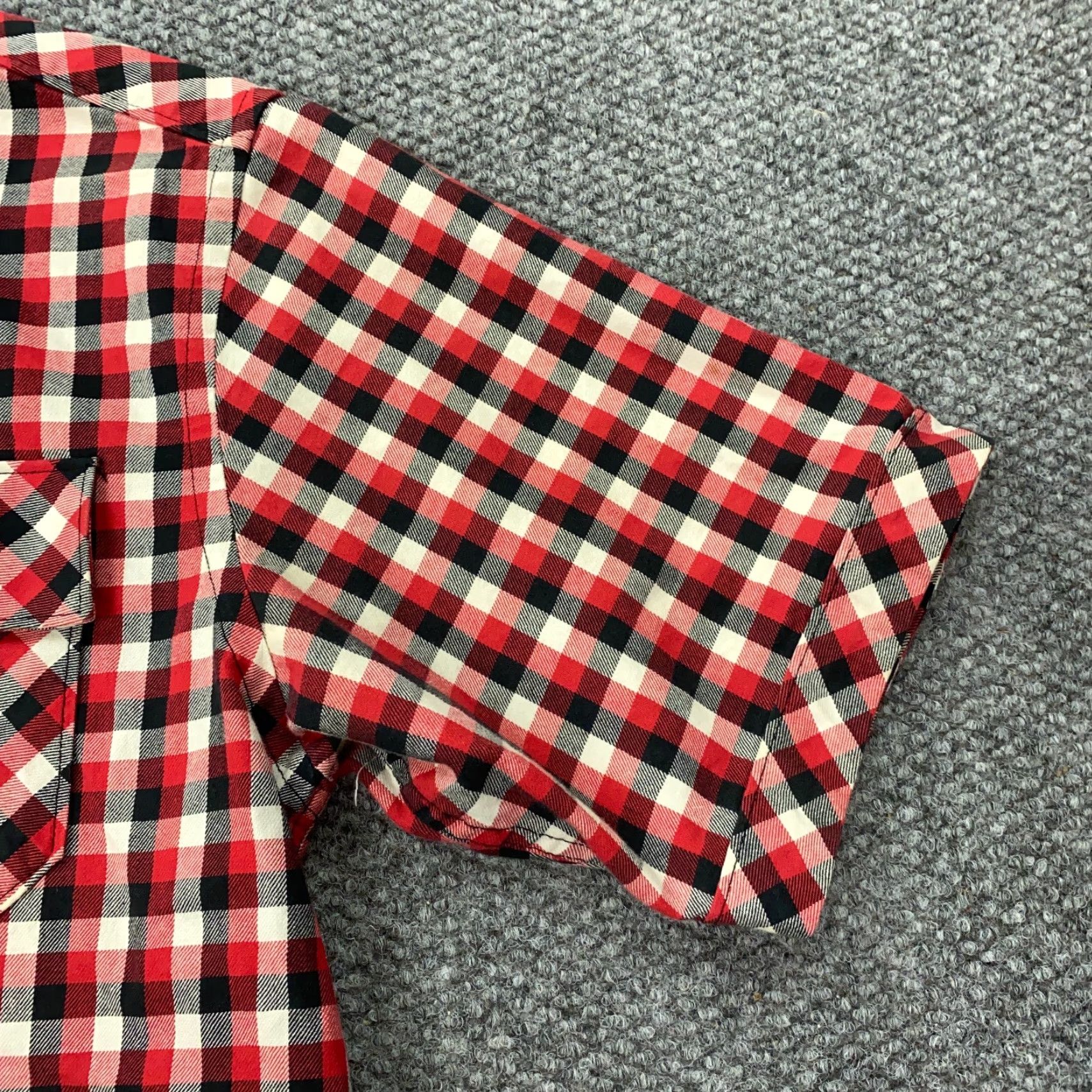Rocawear Rocawear Shirt Mens M Red Plaid Check Athletic Dept Championship NYC Shirt/Top (Button-Up) Men’s - 90s Grunge Hip Hop Style? Size US M / EU 48-50 / 2 - 6 Thumbnail