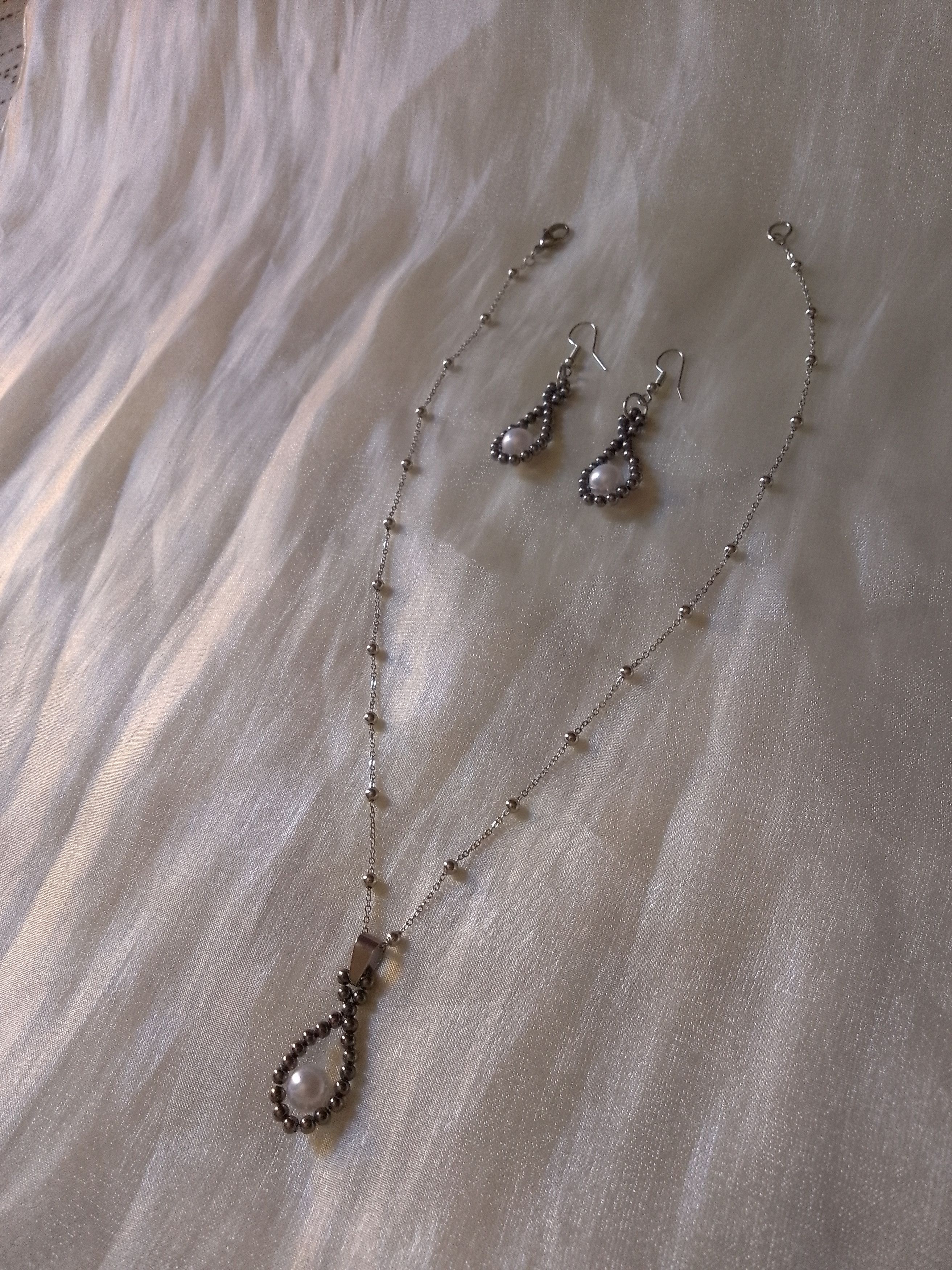 Handmade Necklace Teardrop Pendant Earrings Pearls Size ONE SIZE - 1 Thumbnail