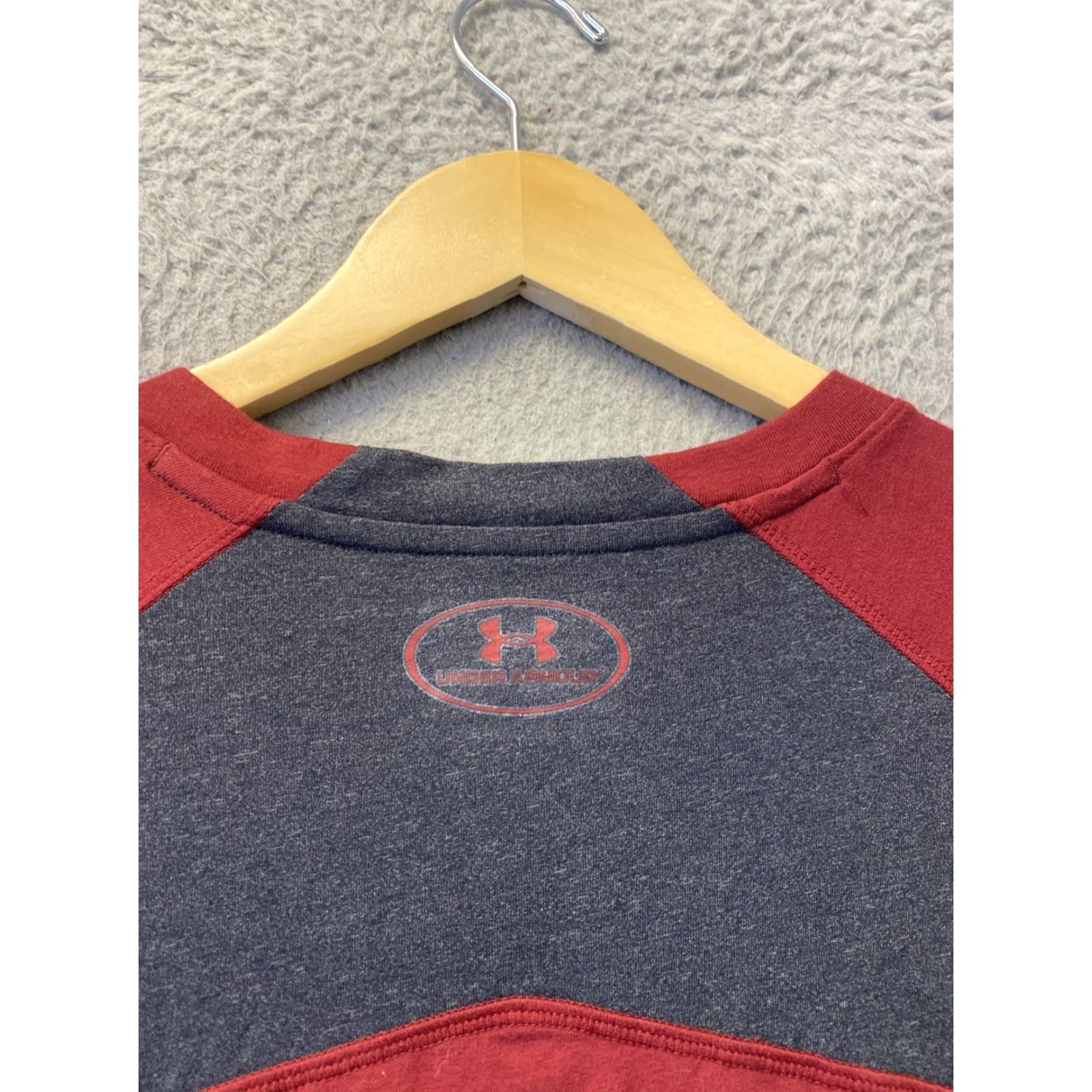 Under Armour VINTAGE? Under Armour Mavericks T Shirt M Mens Burgundy HeatGear Crew Neck Short Sleeve Maroon 14641 Men Size US M / EU 48-50 / 2 - 7 Thumbnail