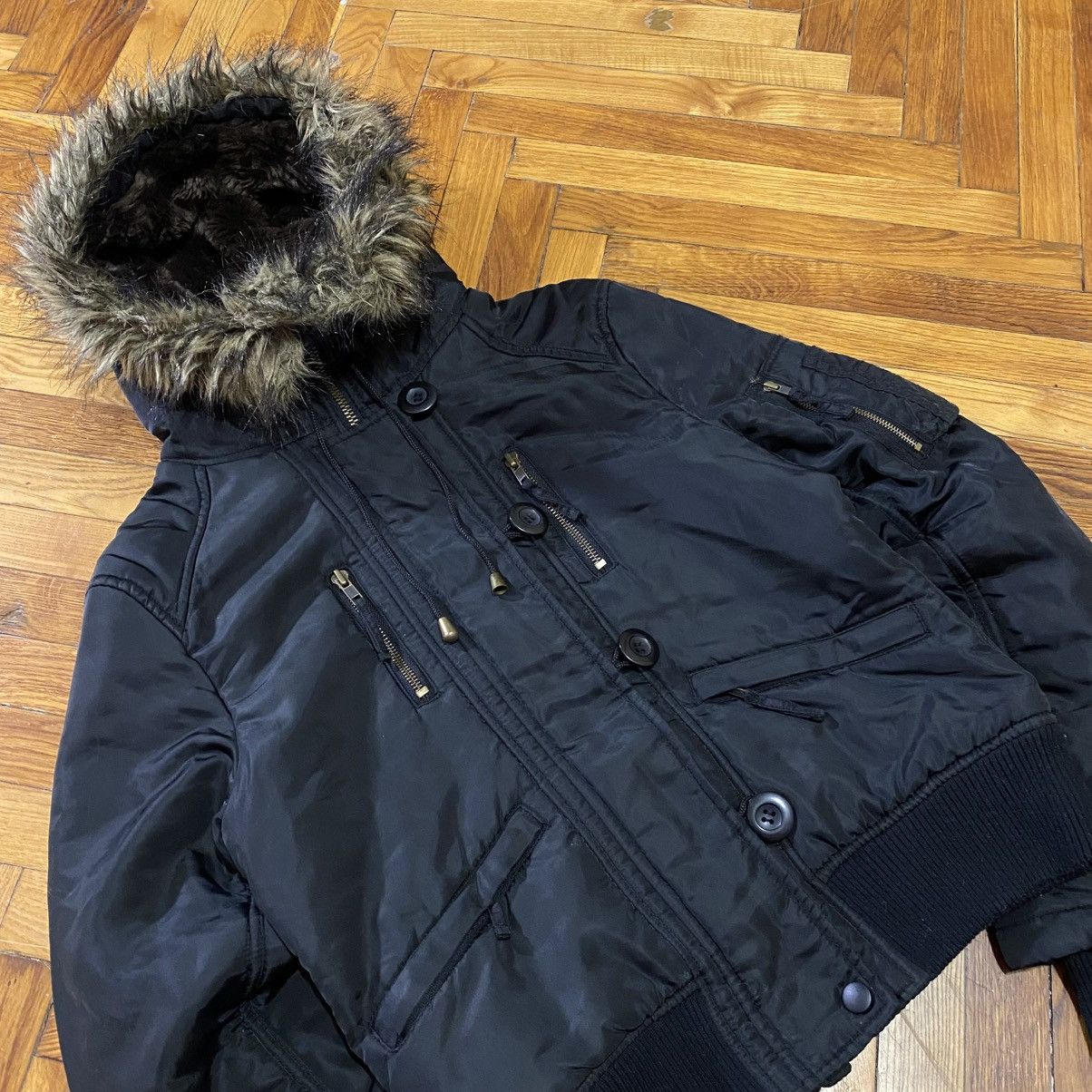 Le Grande Bleu (L.G.B.) Vintage Black Fur Hood Cropped Alaska Bomber Jacket Y2K Size US S / EU 44-46 / 1 - 3 Thumbnail