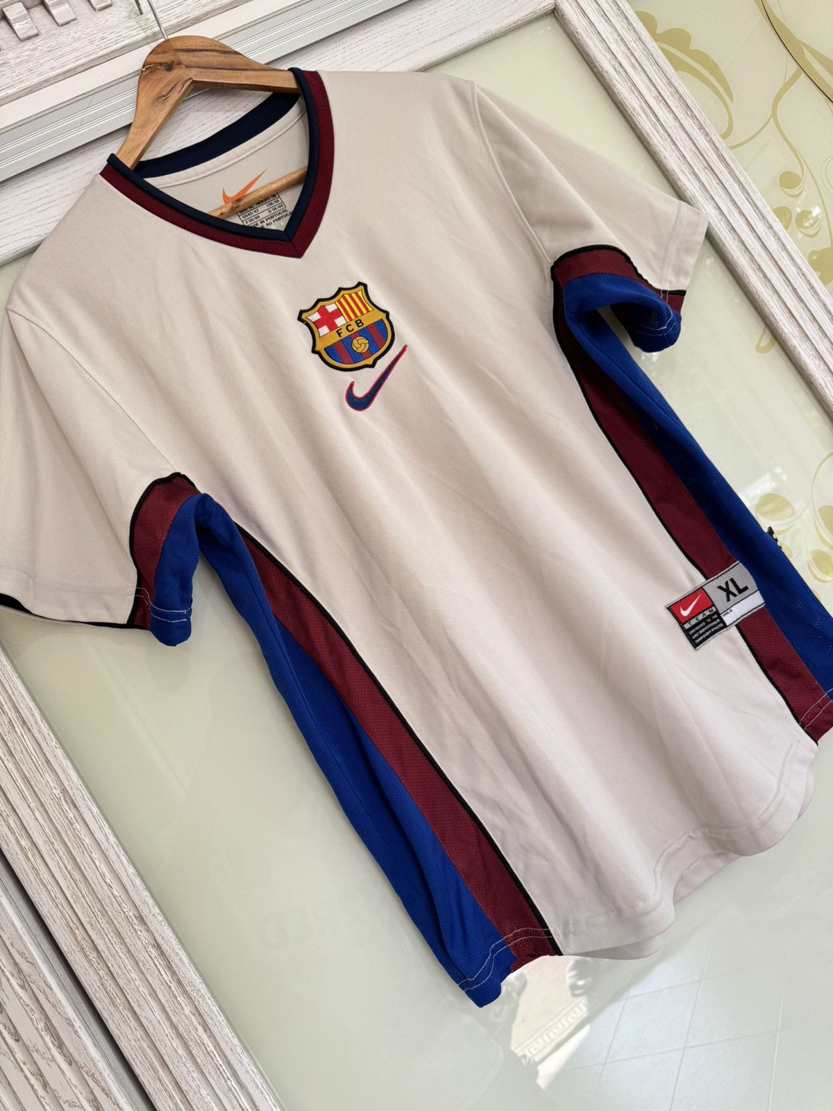Nike Vintage Guardiola #4 Barcelona 1998-2001 Away Soccer Jersey Size US XL / EU 56 / 4 - 6 Thumbnail