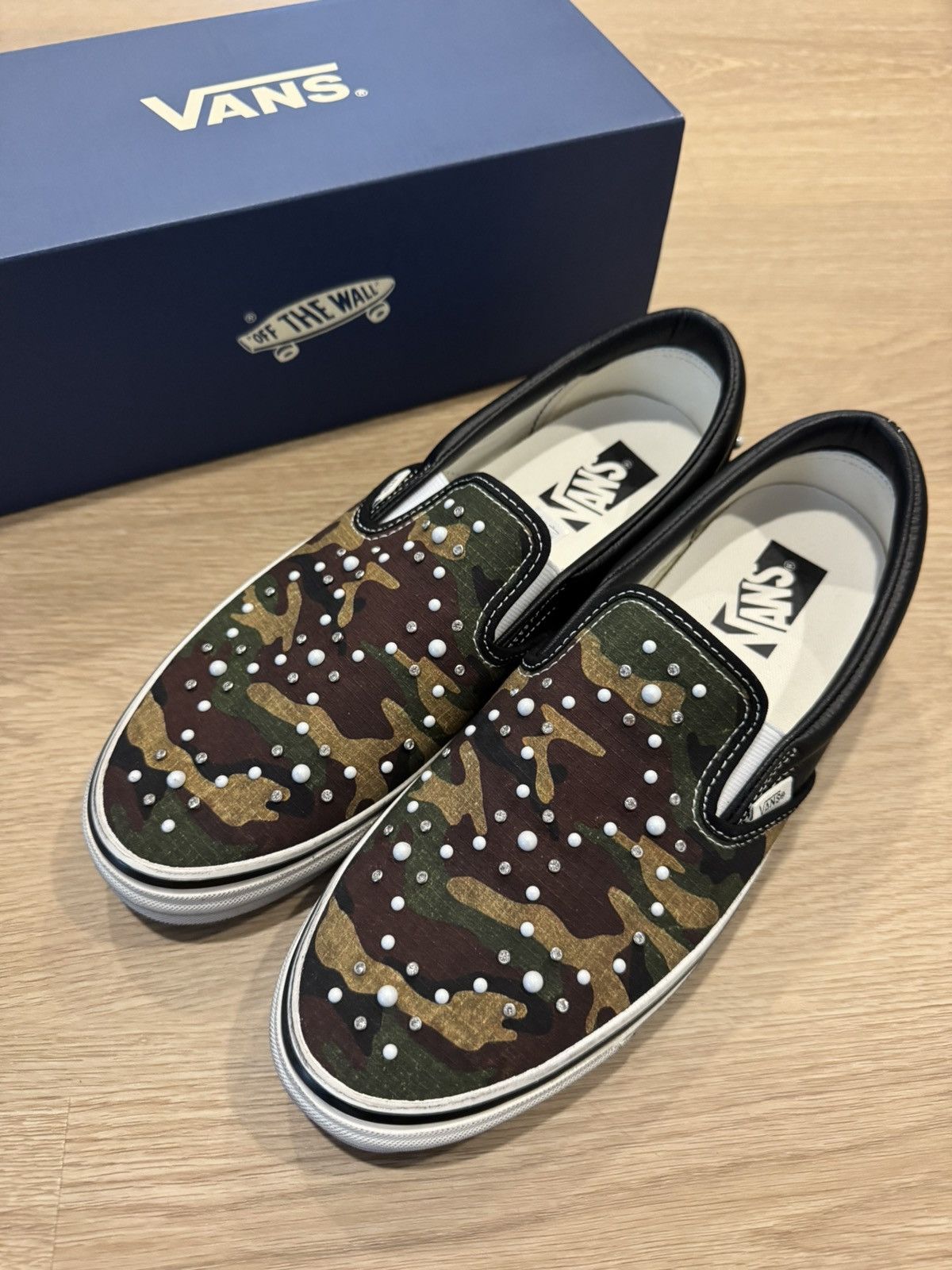Vans Vans Camo Pearlized Slip Ons Size US 11 / EU 44 - 2 Thumbnail
