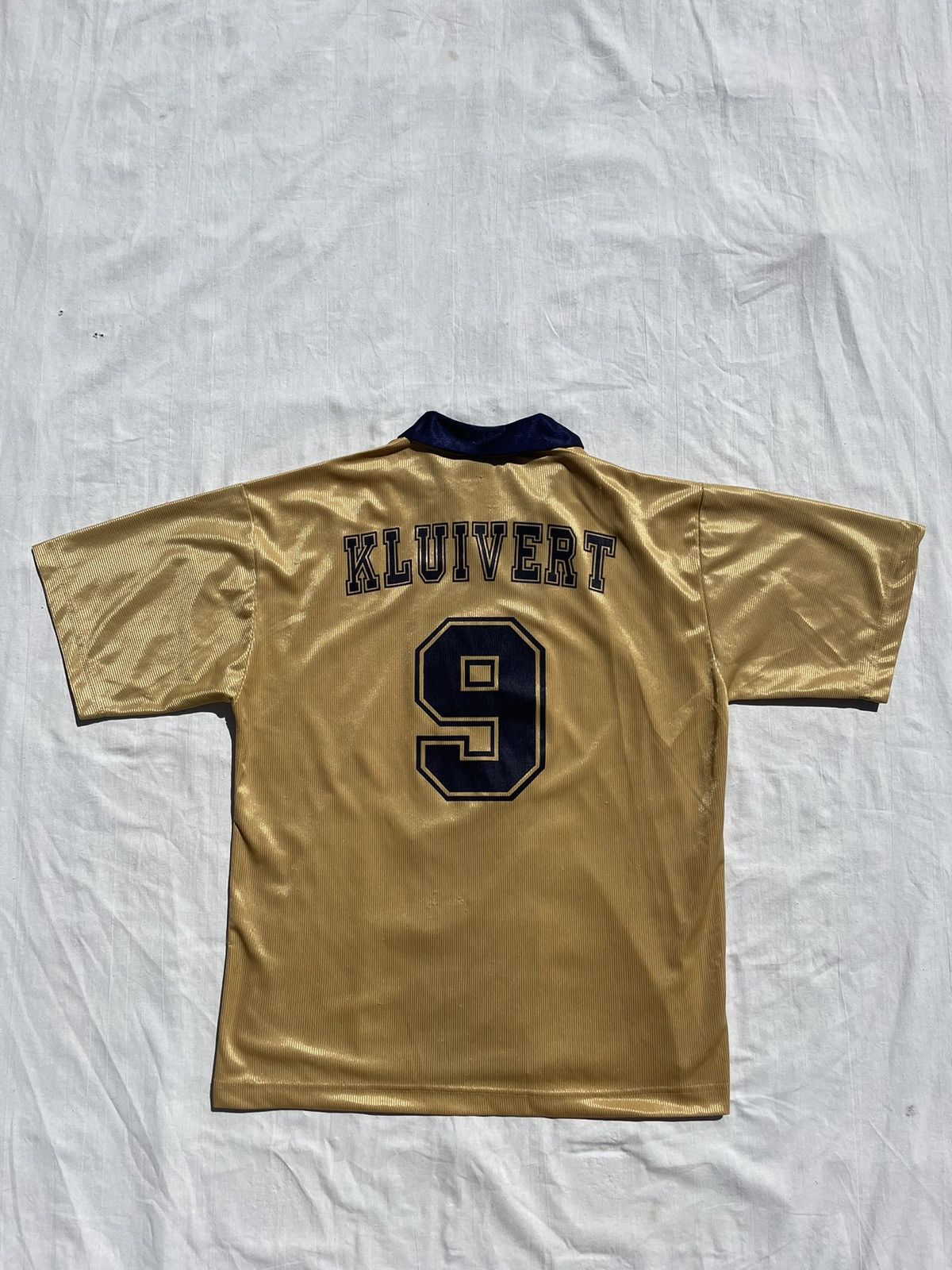 Vintage Vintage Football FC Barca T-Shirt Kluivert Size US L / EU 52-54 / 3 - 8 Thumbnail