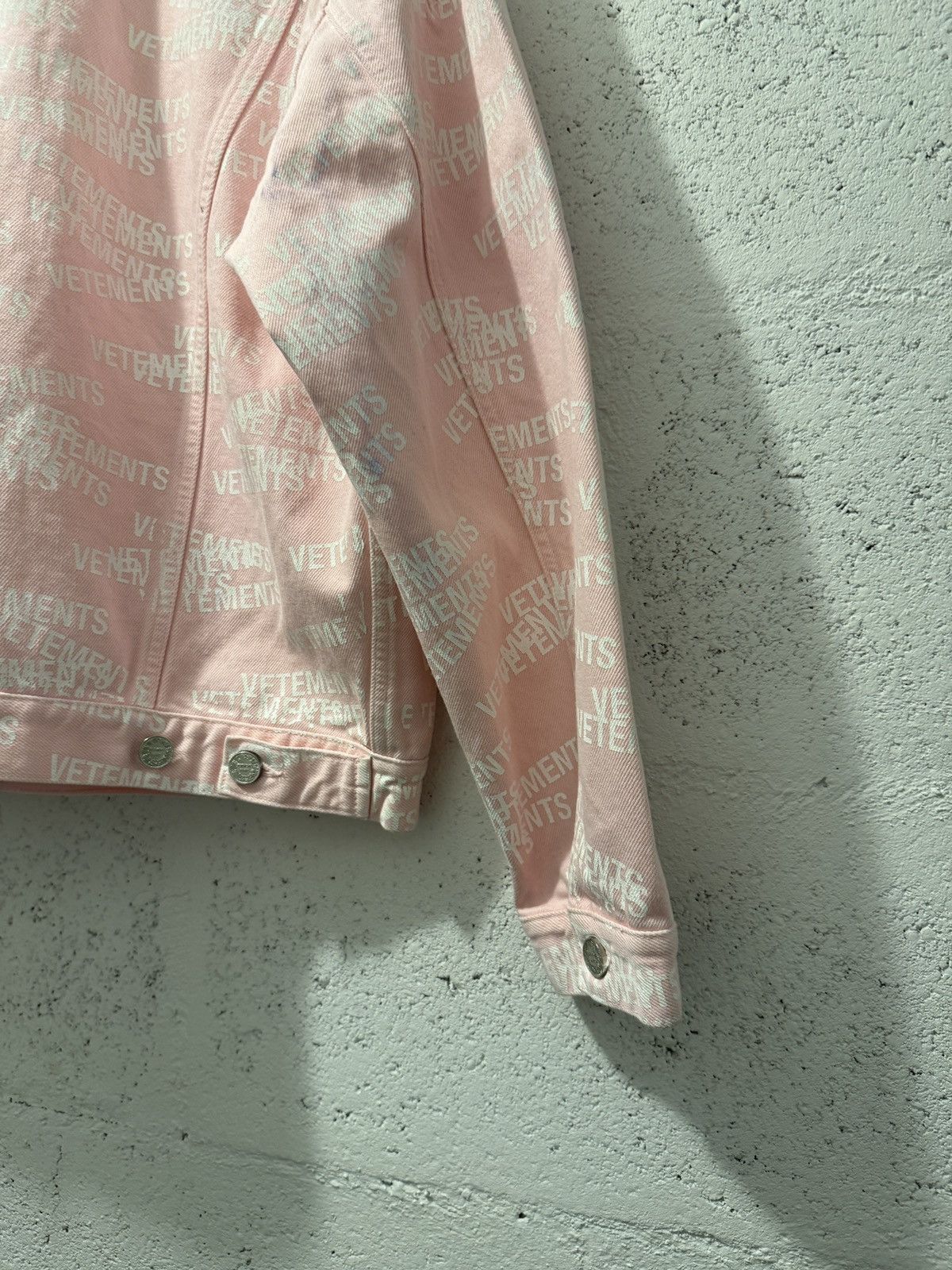 Vetements *RARE* VETEMENTS GVASALIA STAMP AOP DENIM JACKET Size US M / EU 48-50 / 2 - 14 Thumbnail