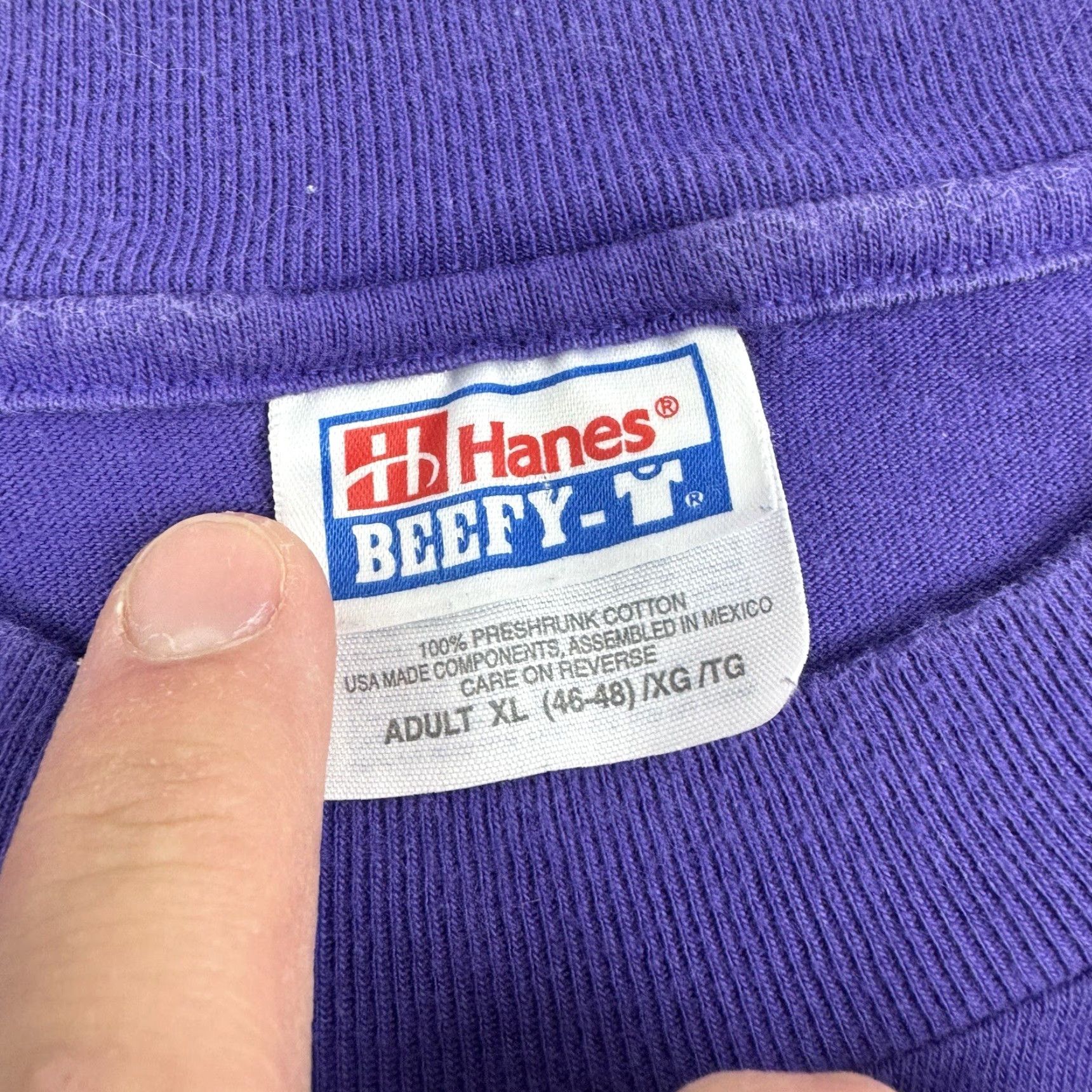 Hanes VINTAGE The Black Dog Red Wine Shirt Adult XL Purple 90s USA Hanes T-Shirt Mens Short Sleeve Crew Neck Size US XL / EU 56 / 4 - 3 Thumbnail