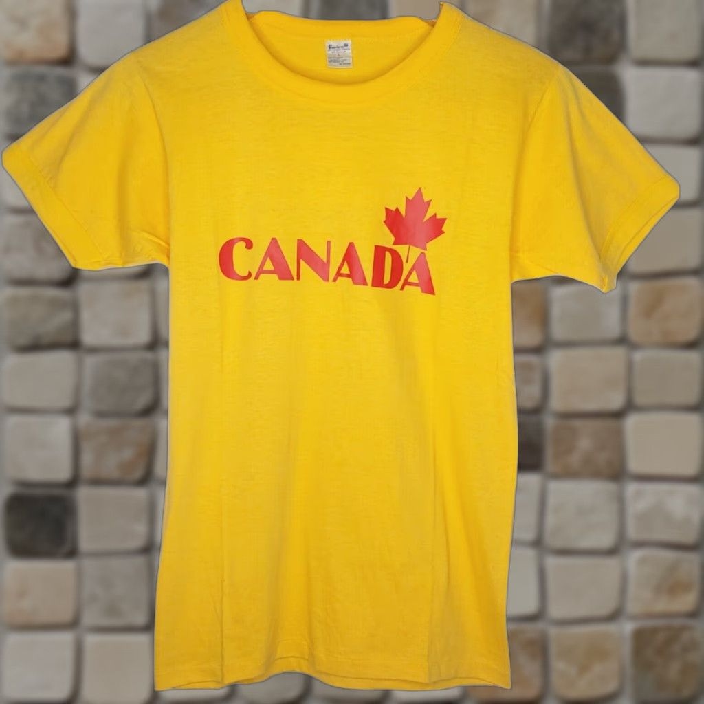 Vintage VINTAGE Fairline Canada T-Shirt Crew Neck Short Sleeve Maple Leaf Yellow Red 50/50 Large Mens Retro N.O.S. Size US L / EU 52-54 / 3 - 1 Thumbnail