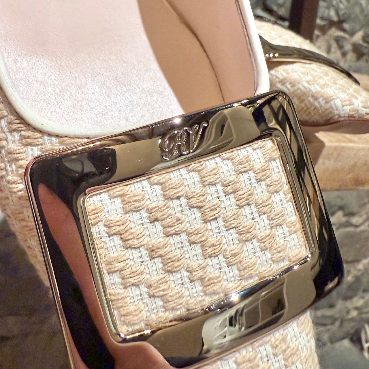 Roger Vivier Roger Vivier Ivory Beige Tweed Belle Vivier 45 Pumps Size US 7 / IT 37 - 4 Thumbnail
