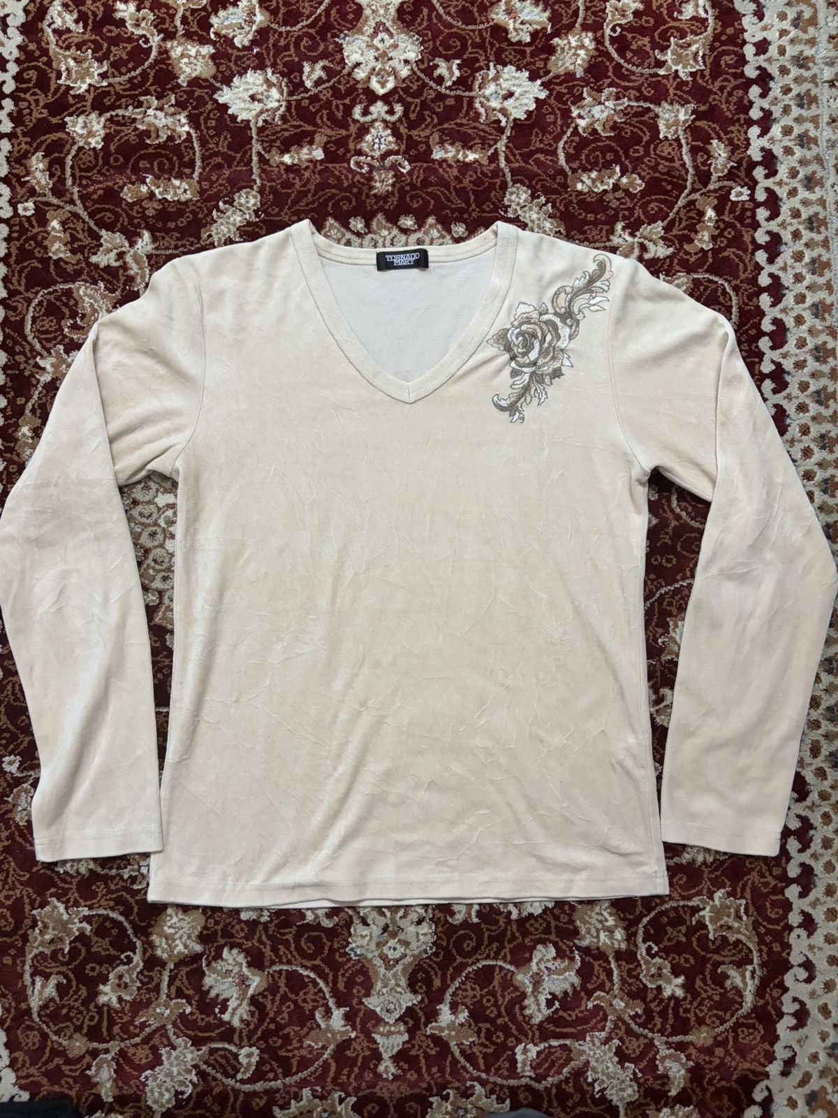 Tornado Mart Tornado Mart Velvet V-Neck Flower Embroidery Long Sleeve Tee Size M / US 6-8 / IT 42-44 - 1 Thumbnail