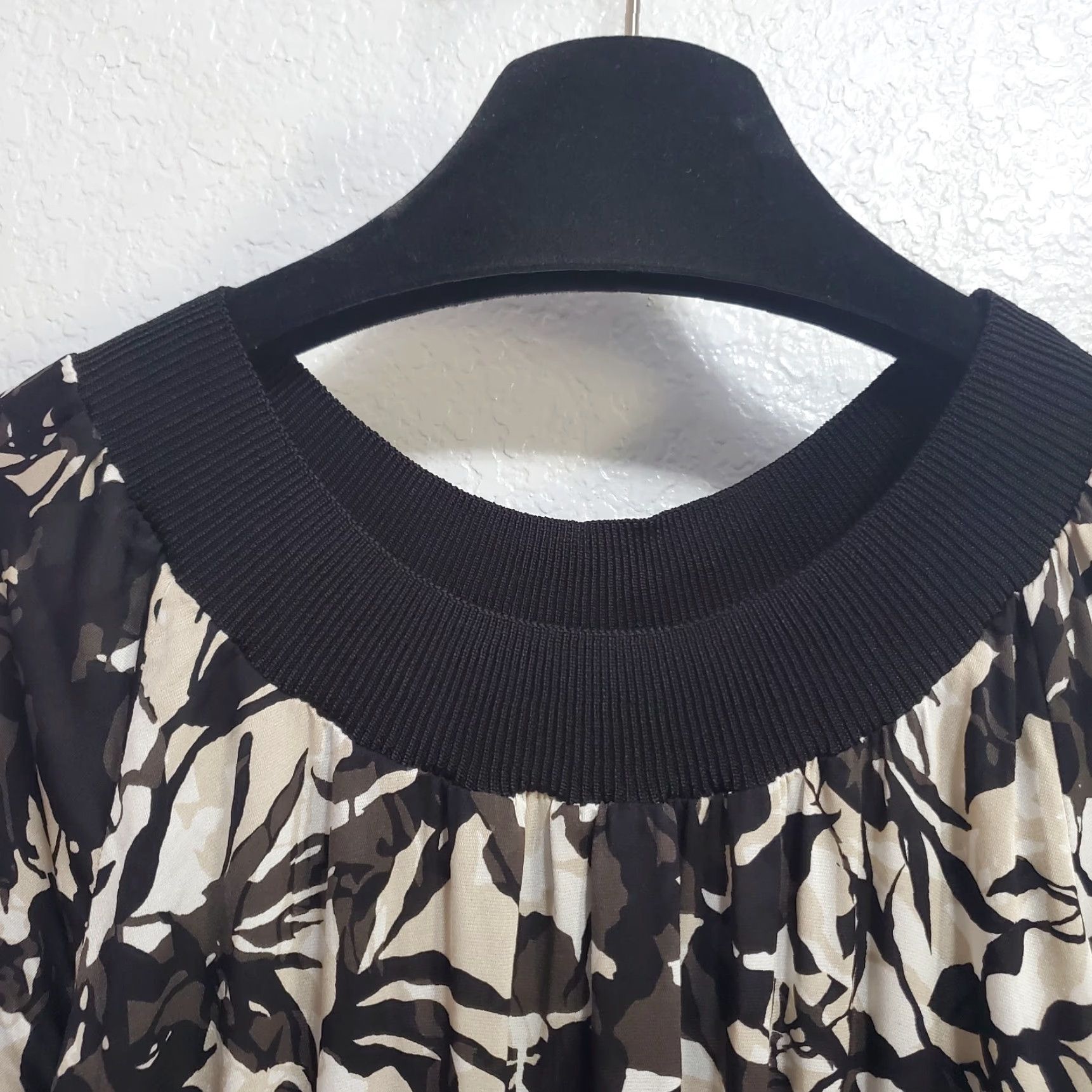 St. John VINTAGE St John Blouse Shirt Woman M Black Beige Floral Print Silk Blend 3/4 Sleeve Tunic Size M / US 6-8 / IT 42-44 - 5 Thumbnail