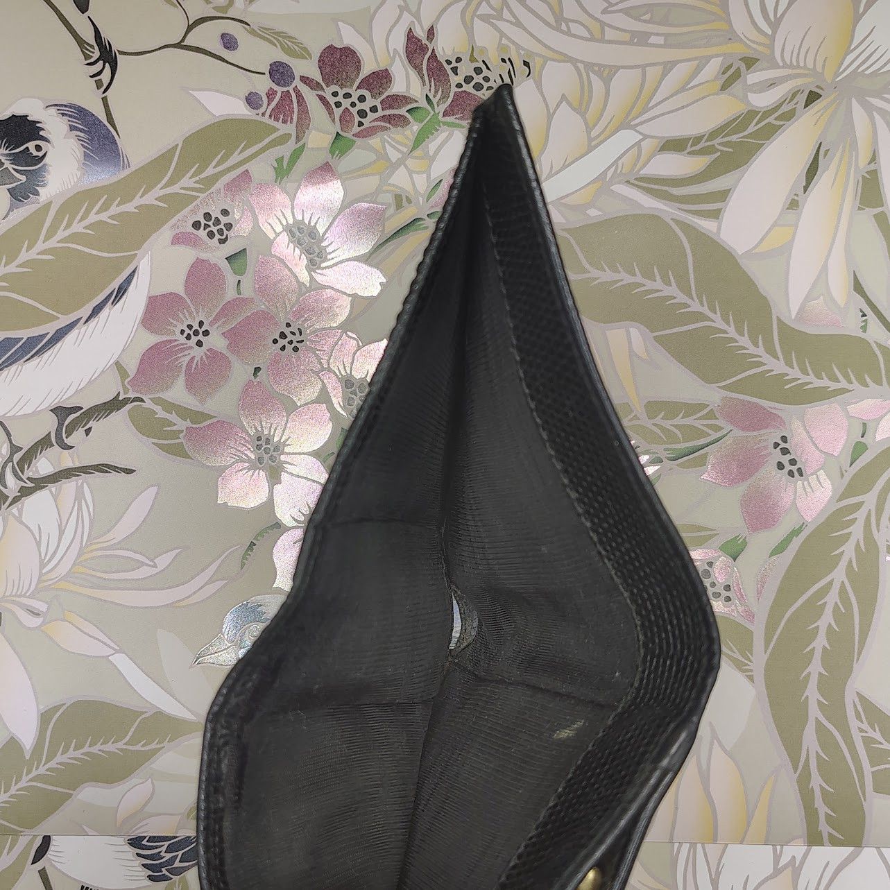 Salvatore Ferragamo Salvatore Ferragamo Vera Trifold Wallet w/Kisslock Size ONE SIZE - 9 Thumbnail