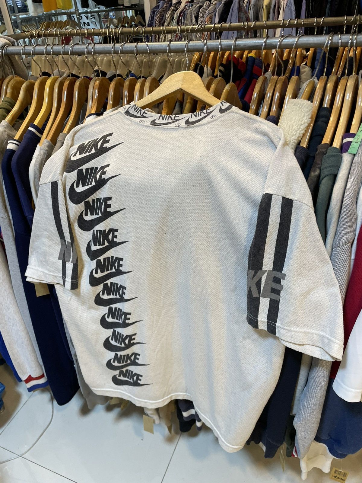 Nike Rare Vintage Nike Spell Out 90s Tee Size US XL / EU 56 / 4 - 3 Thumbnail