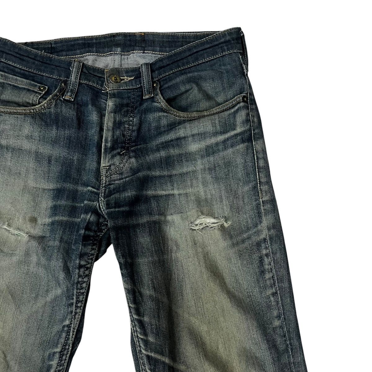 Japanese Brand Vintage Y2K Levi’s Distressed Denim Jeans Size US 31 - 2 Thumbnail