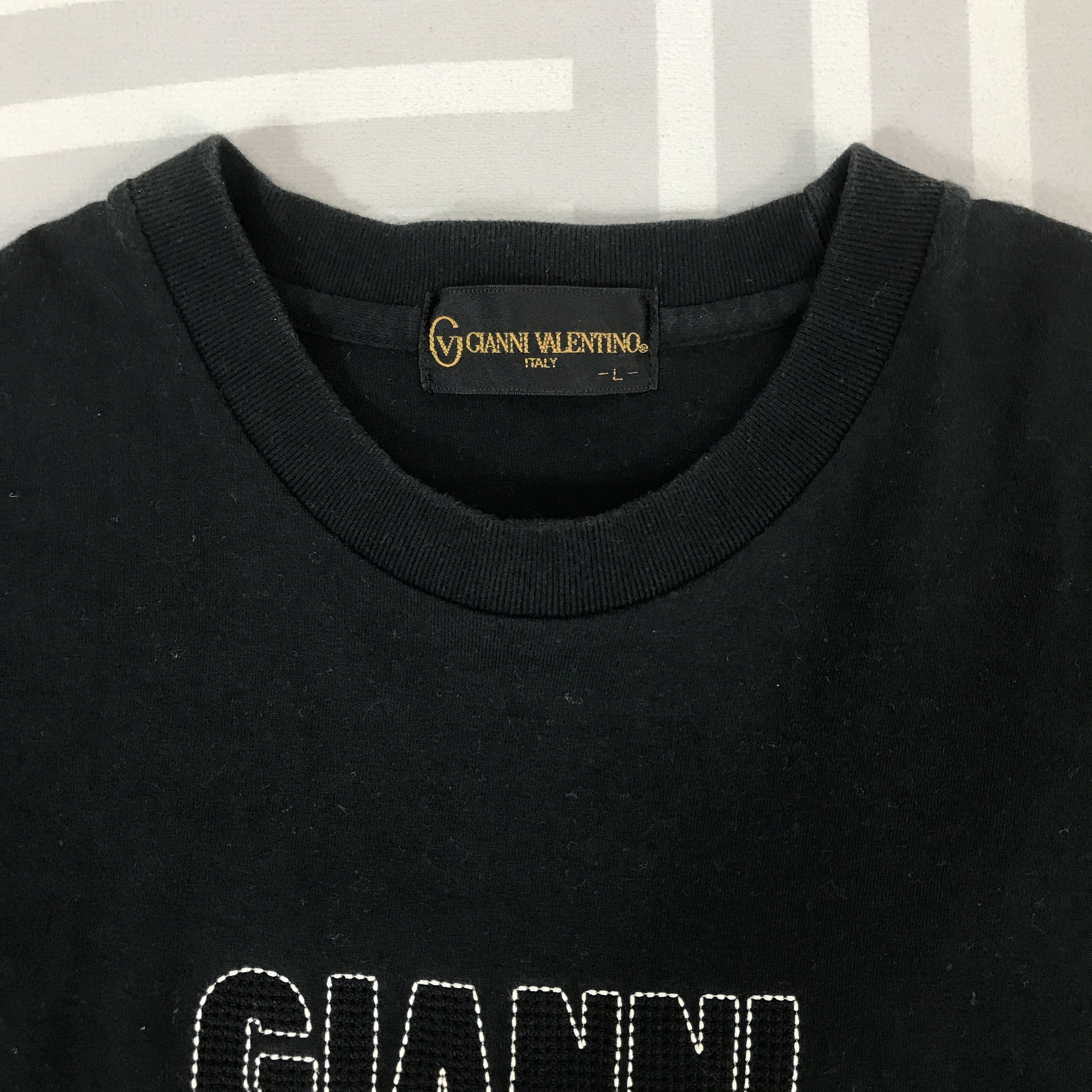Gianni Valentino Vintage Gianni Valentino Embroidery Black T-Shirt Size US L / EU 52-54 / 3 - 6 Thumbnail