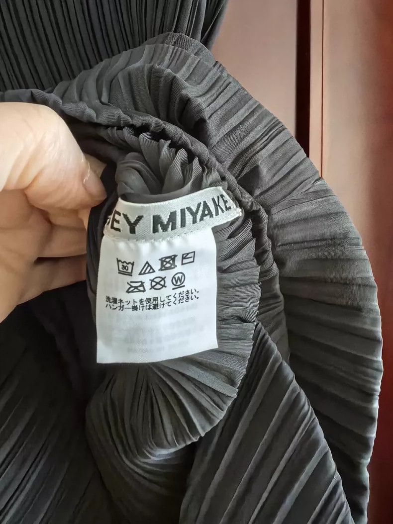 Issey Miyake Issey Miyake size:2 The main line is a black fish-scale dr Size M / US 6-8 / IT 42-44 - 6 Thumbnail
