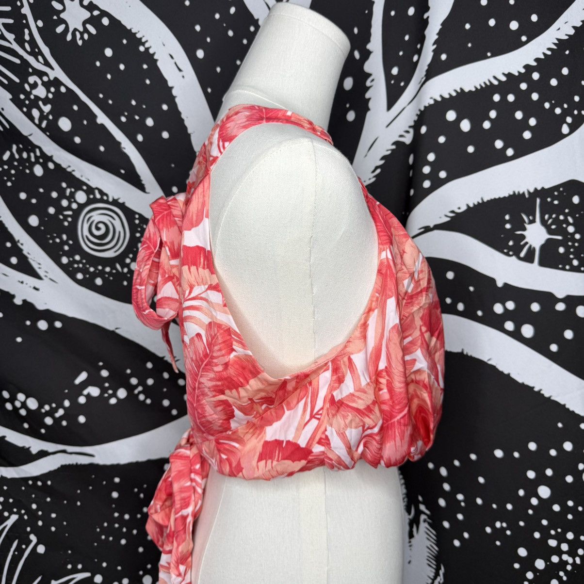 Other DO+BE Pink Red Tropical Print Crop Top with Ring Detail Size S / US 4 / IT 40 - 2 Thumbnail