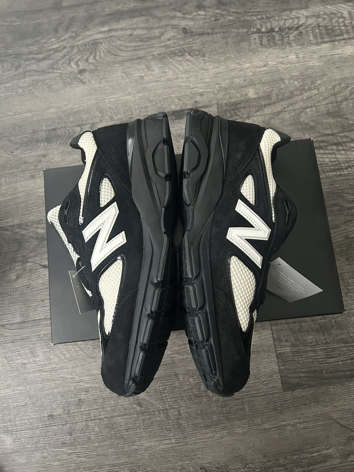 Joe Freshgoods × New Balance New Balance 990v4 Joe Freshgoods 1998 Outro Size US 8.5 / EU 41-42 - 3 Thumbnail