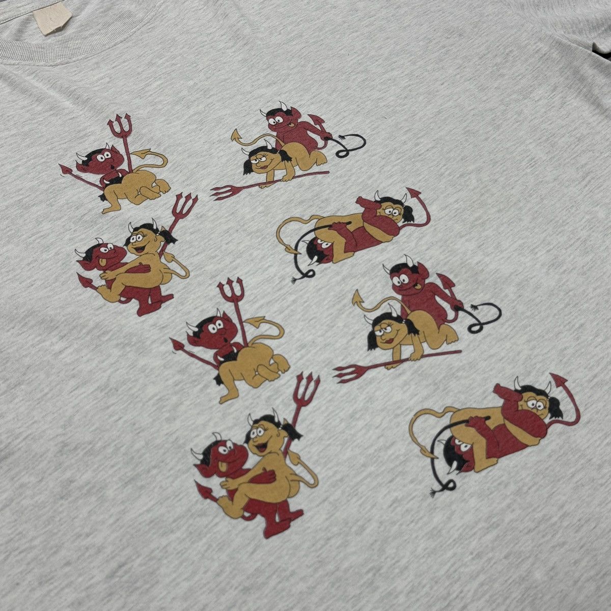 Other Vintage Cartoon Devil Graphic Funny Comic Print T-Shirt Gray Size US XXL / EU 58 / 5 - 6 Thumbnail