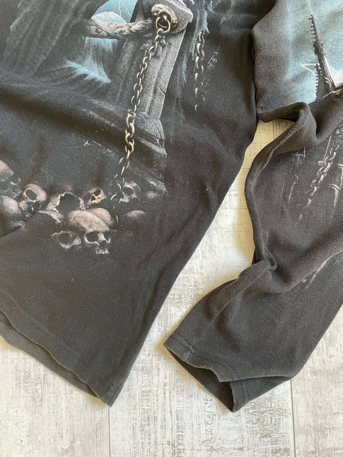 Vintage Y2K Vintage Skull Printed Over Longsleeve Rare Size US L / EU 52-54 / 3 - 11 Thumbnail
