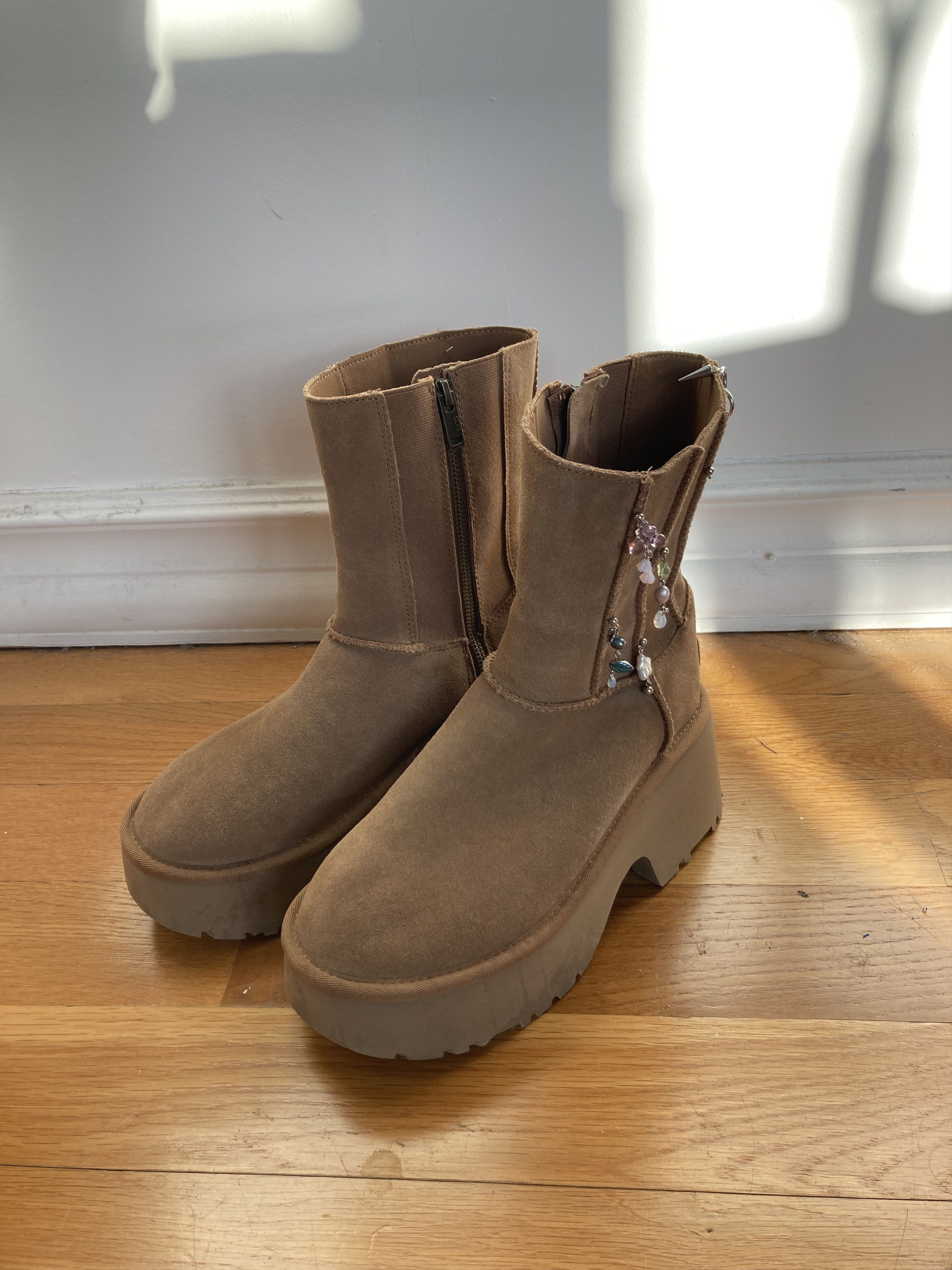 Ugg UGG Platform Mini Boots Tan Suede Custom Beaded Zip Size 7 Size US 7 / IT 37 - 1 Thumbnail