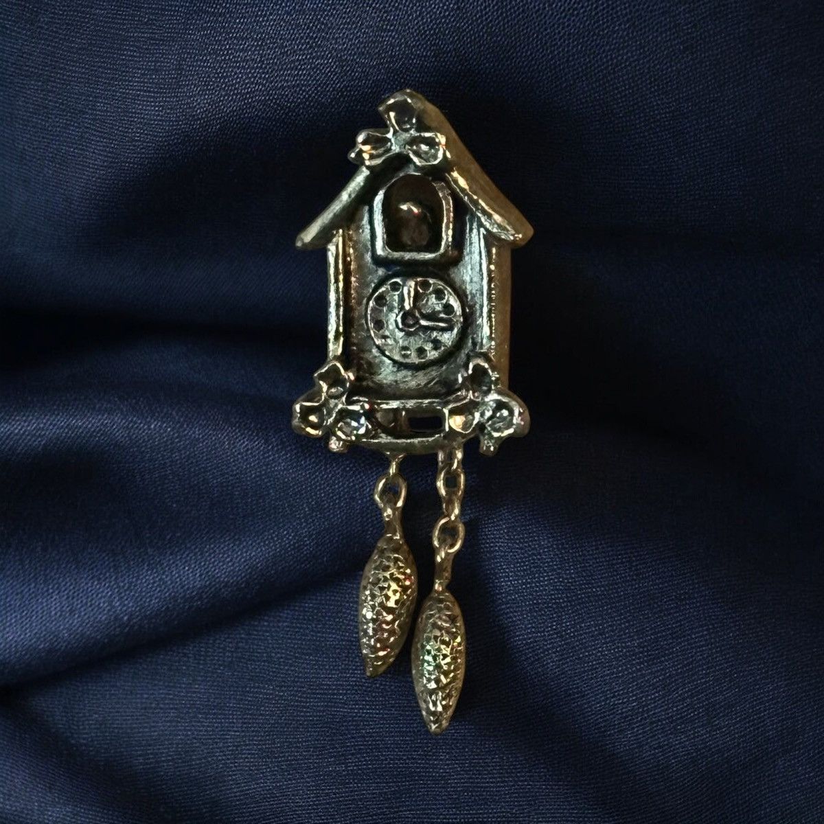 Other × Vintage Vintage Avon gold tone cuckoo clock lapel pin Size ONE SIZE - 1 Thumbnail