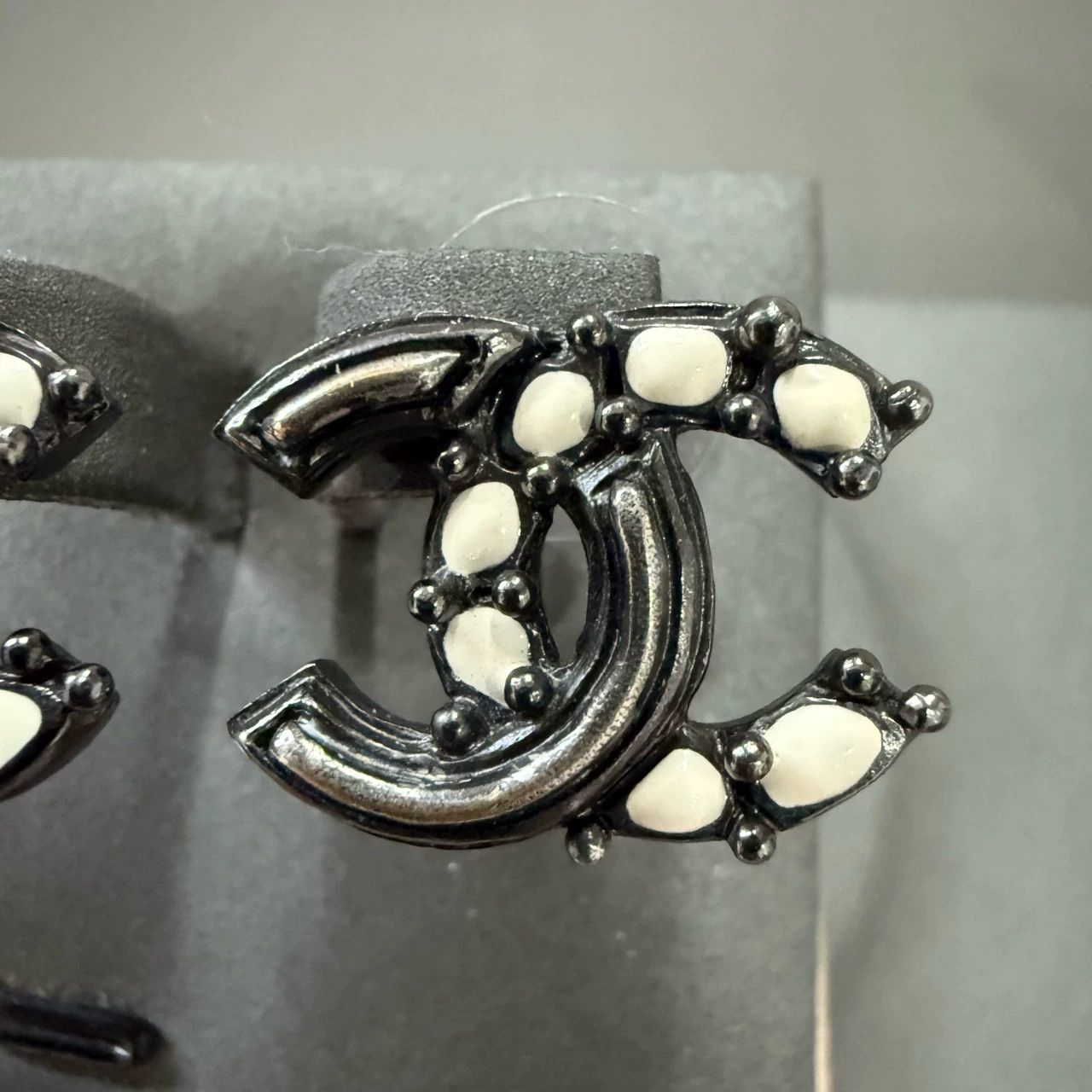Chanel Chanel vtg 99 New Earrings Size ONE SIZE - 2 Thumbnail