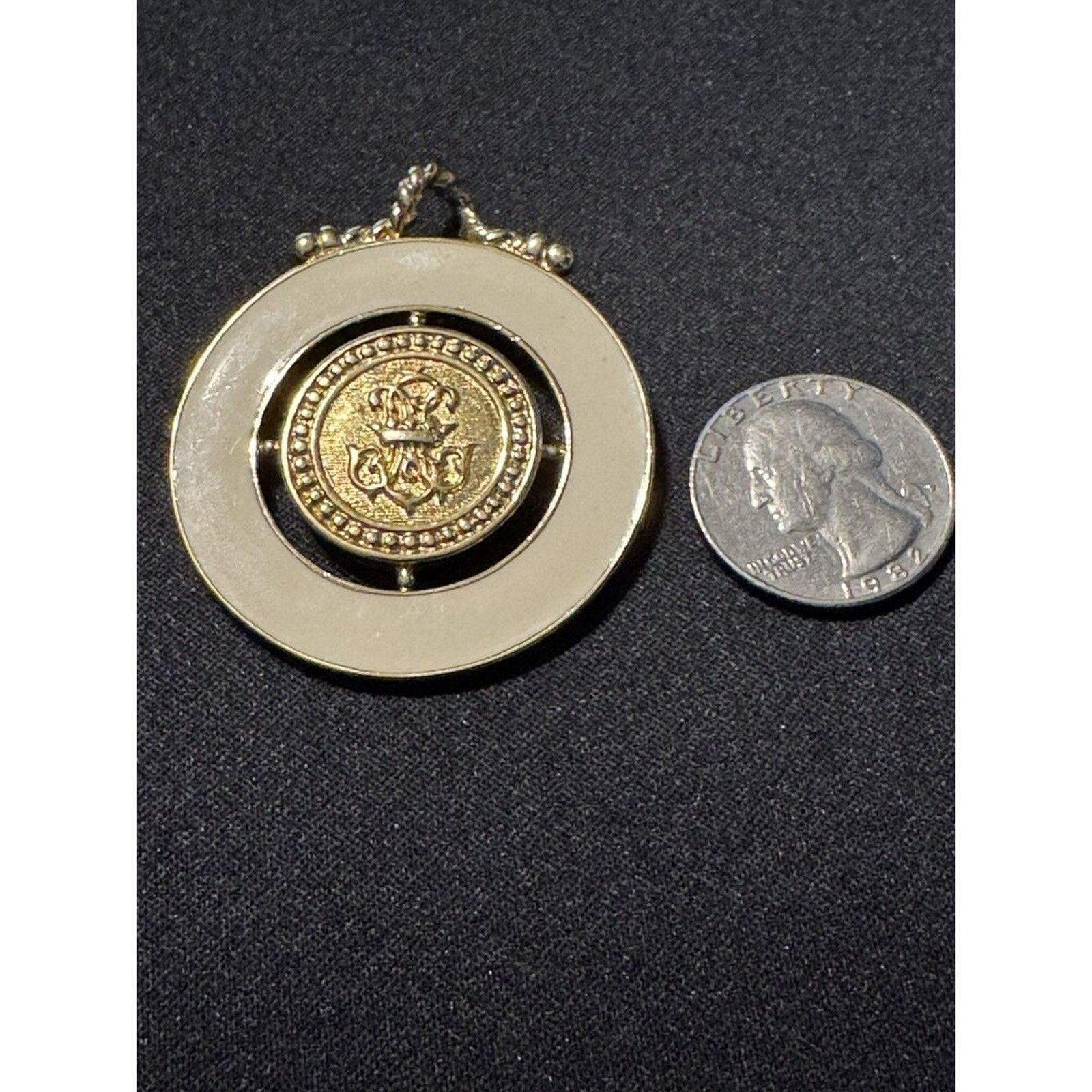 Monet 2 Monet Gold Tone/Enamel Brooch Coat Of Arms Pendant EUC Size ONE SIZE - 5 Thumbnail