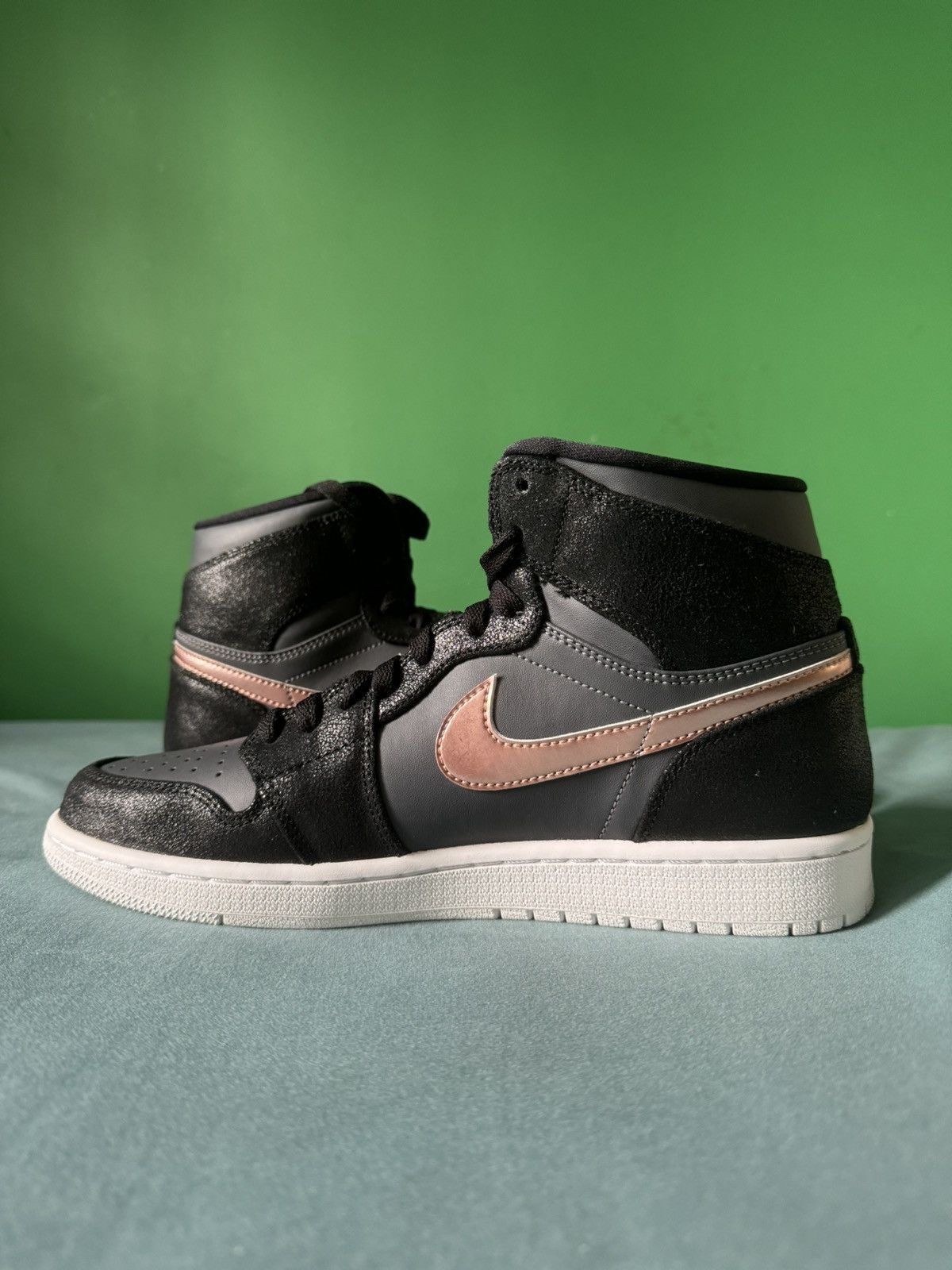 Nike Nike Air Jordan 1 High Bronze Medal 2016 Size US 9 / EU 42 - 2 Thumbnail