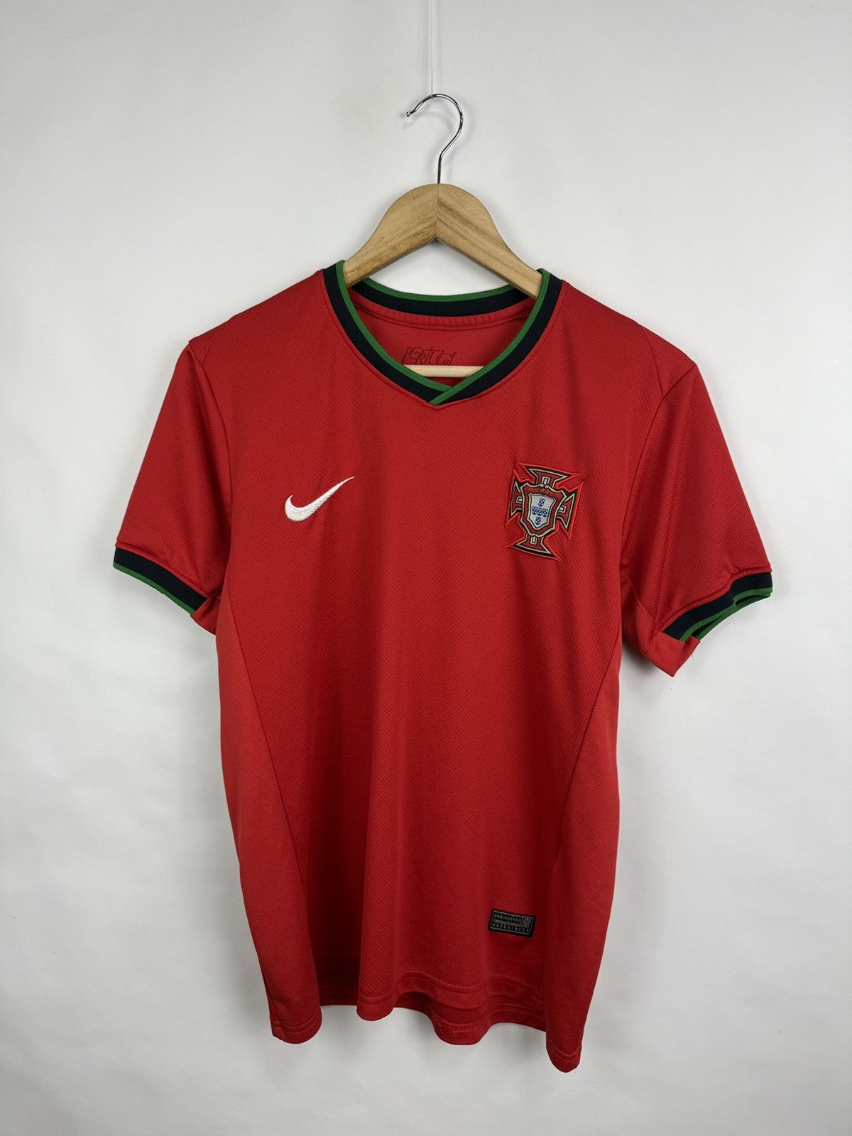 Nike 🇵🇹 Vintage 2024 Nike Portugal Soccer Home Jersey T-Shirt Y2K Size US S / EU 44-46 / 1 - 6 Thumbnail