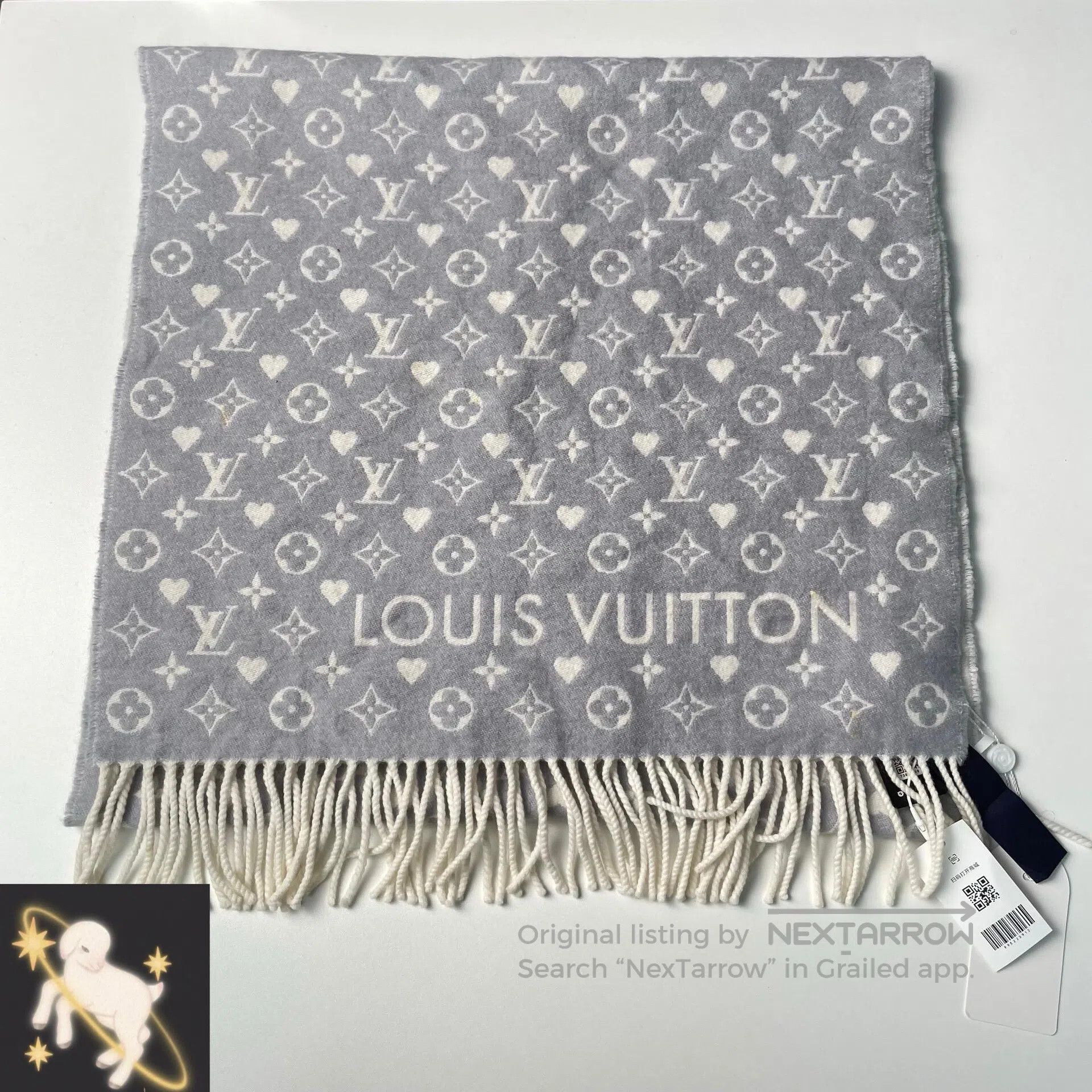 Louis Vuitton Louis Vuitton Gray Cashmere Full Print Heart Floral Fringe Size ONE SIZE - 1 Thumbnail