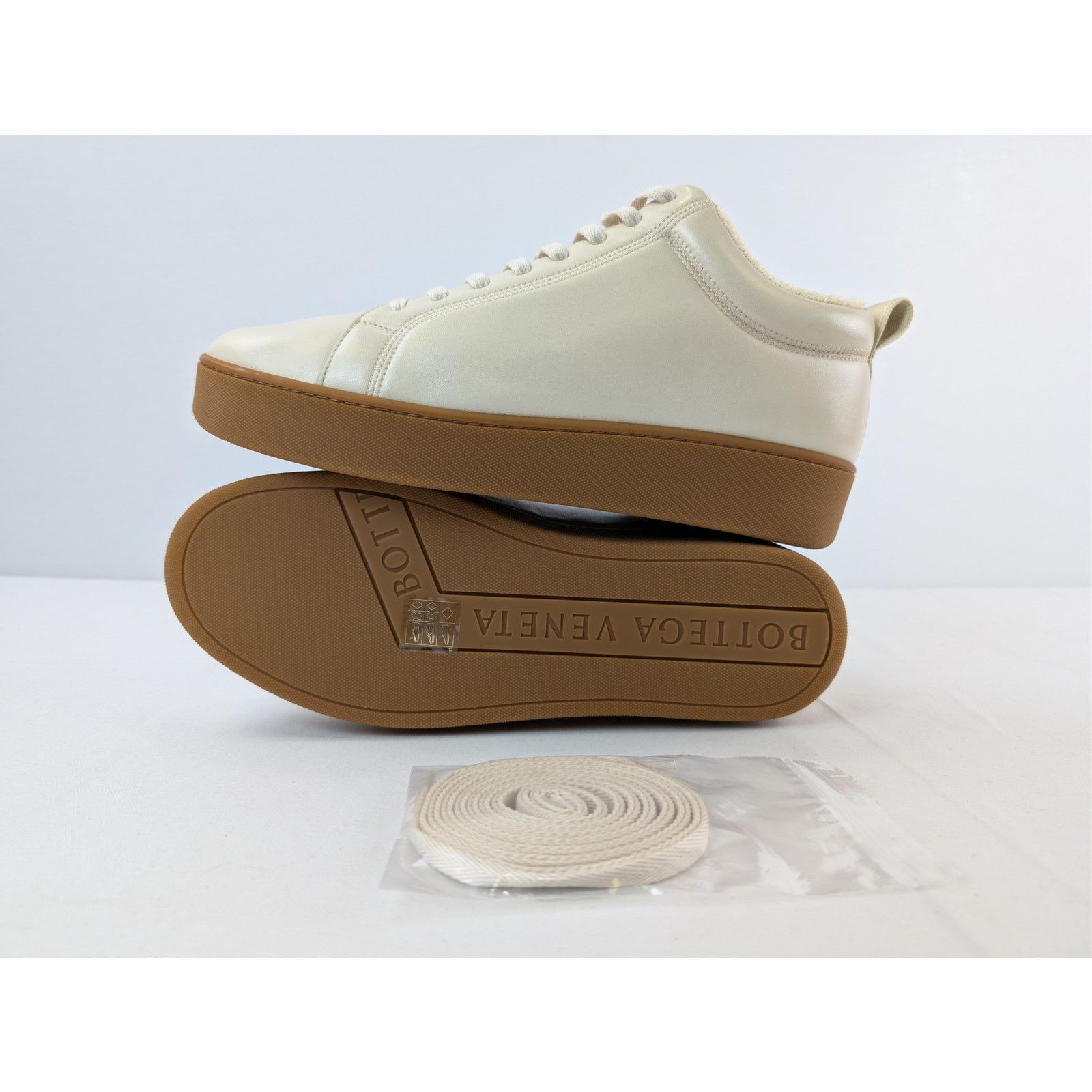 Bottega Veneta o1rshd1 Leather Lagoon Nappa Low Top Sneakers in Sea Salt Size US 9 / EU 42 - 1 Thumbnail