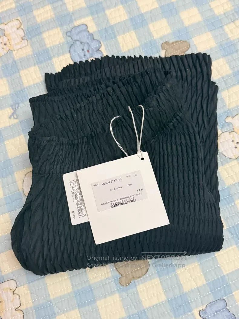 Issey Miyake Issey Miyake Black small fish scale skirt Size 25" / US 0 / IT 36 - 1 Thumbnail