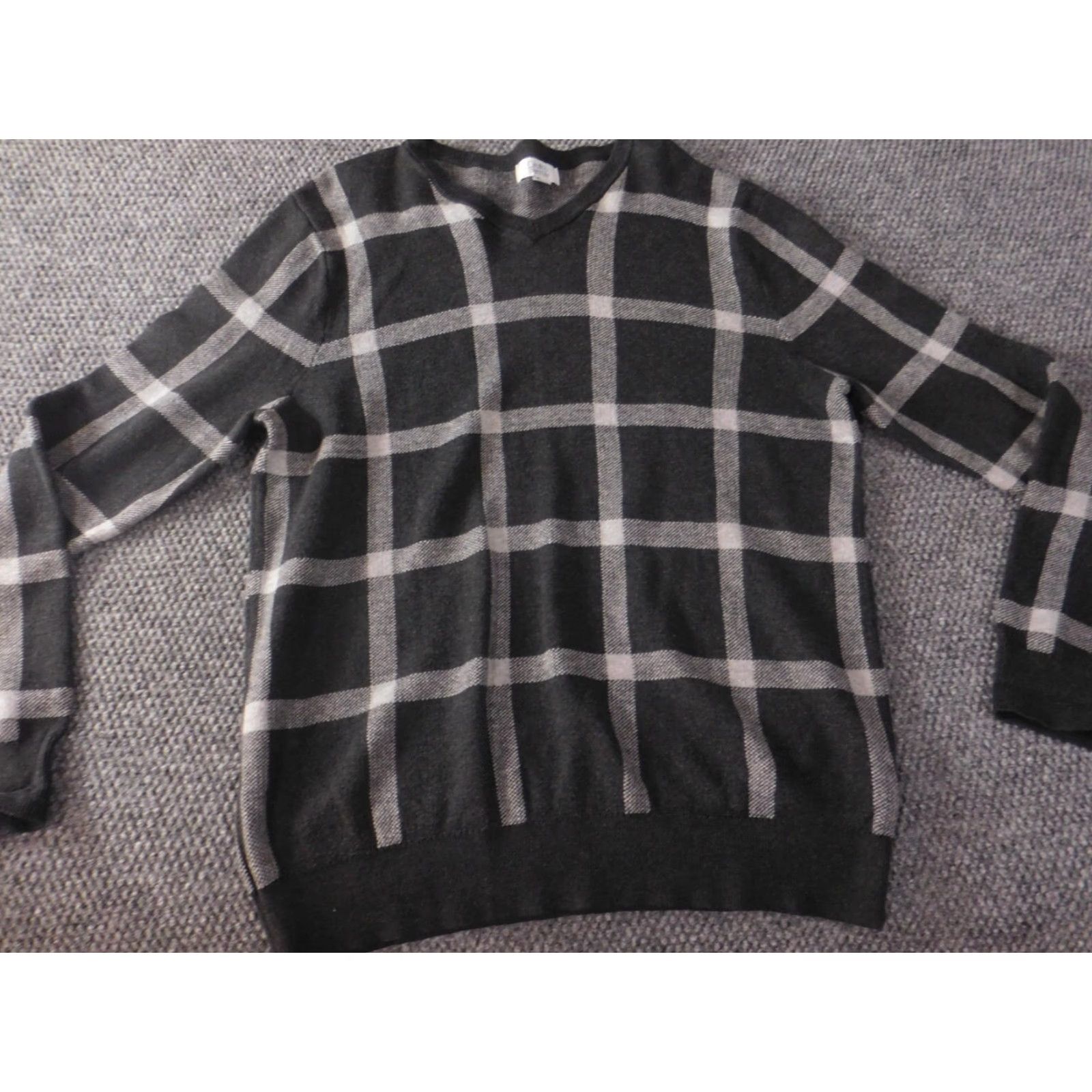Croft & Barrow **Croft & Barrow Men's Large Black Plaid Pullover V-Neck Sweater** User: Croft & Barrow Men's Large Black Plaid Pullover V-Neck Sweater Size US L / EU 52-54 / 3 - 2 Thumbnail