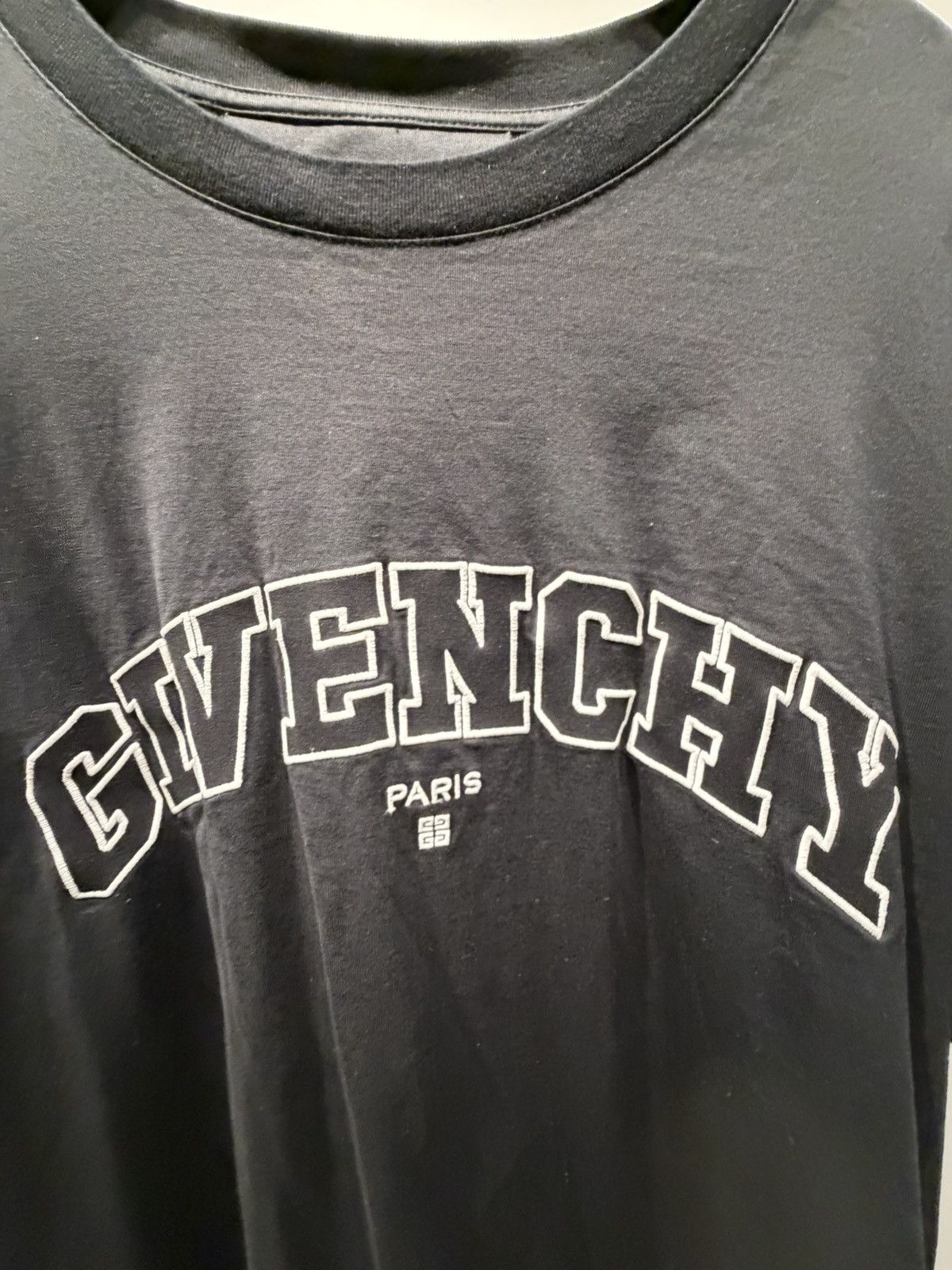 Givenchy Givenchy Paris Archetype Logo T-Shirt 🔥 Size US XL / EU 56 / 4 - 3 Thumbnail