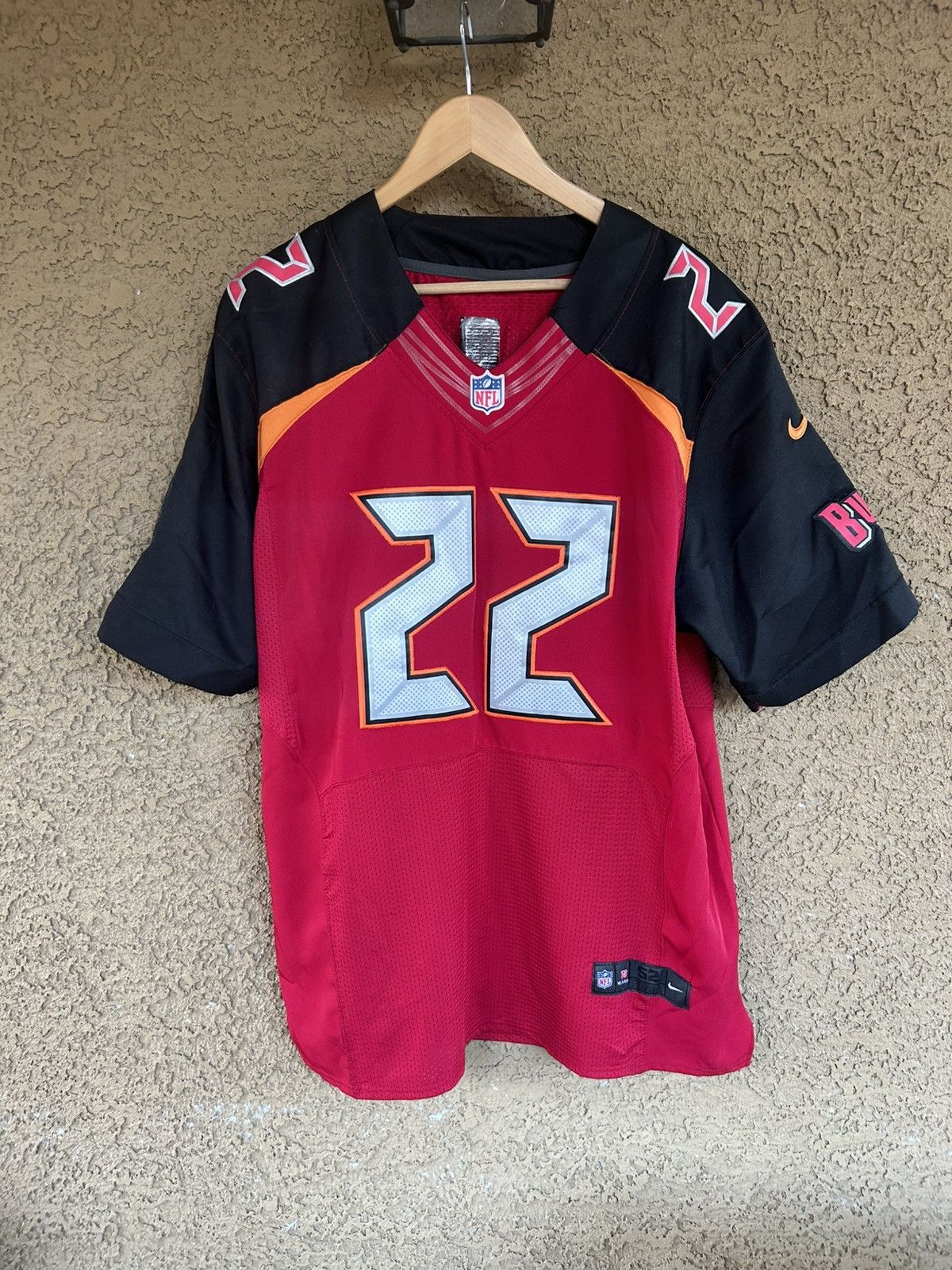 Nike Tampa Bay Buccaneers Doug Martin #22 Nike Jersey Size 52 XL Size US XL / EU 56 / 4 - 1 Thumbnail