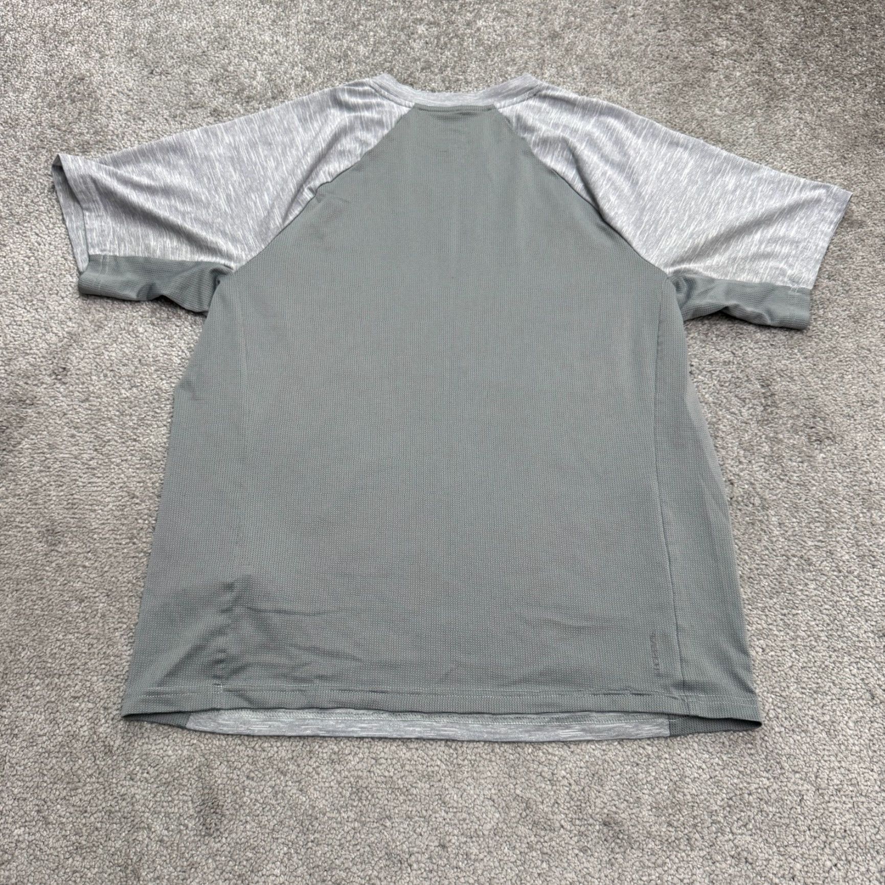 The North Face The North Face FlashDry T-Shirt Mens Small Gray V-Neck Short Sleeve Active Tee Size US S / EU 44-46 / 1 - 2 Thumbnail