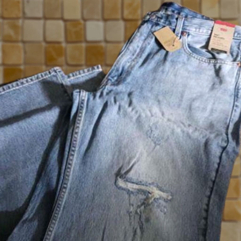 Levi's VINTAGE Levi's Jeans 550 Relaxed Blue Jeans 40 x 32 Mens Regular Denim Blue 550 Relaxed Mens Jeans Boys Girls Size US 40 / EU 56 - 1 Preview