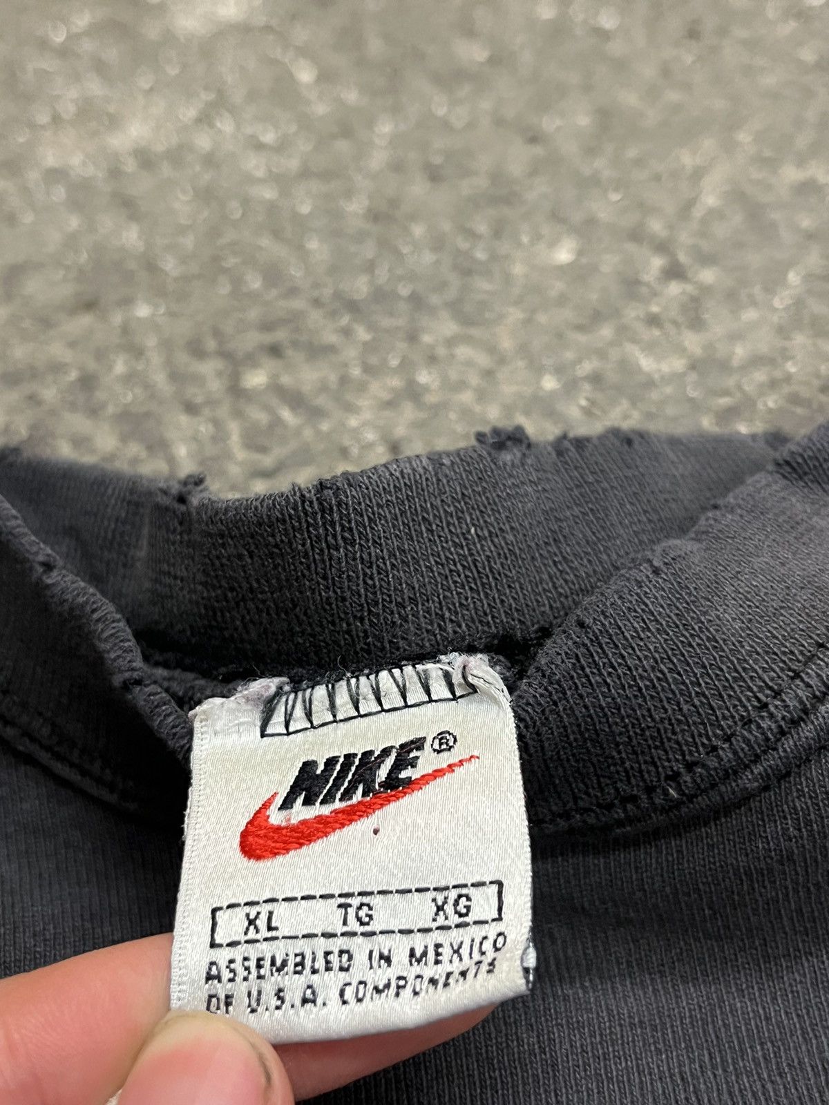 Nike × Vintage Nike thrashed and faded 90s crewneck hype streetwear skater Size US XL / EU 56 / 4 - 6 Thumbnail