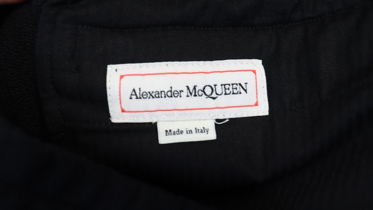 Alexander McQueen o1rshd1 ***Defect / Skull & Butterfly Emb Shorts in Black Size US 30 / EU 46 - 10 Thumbnail