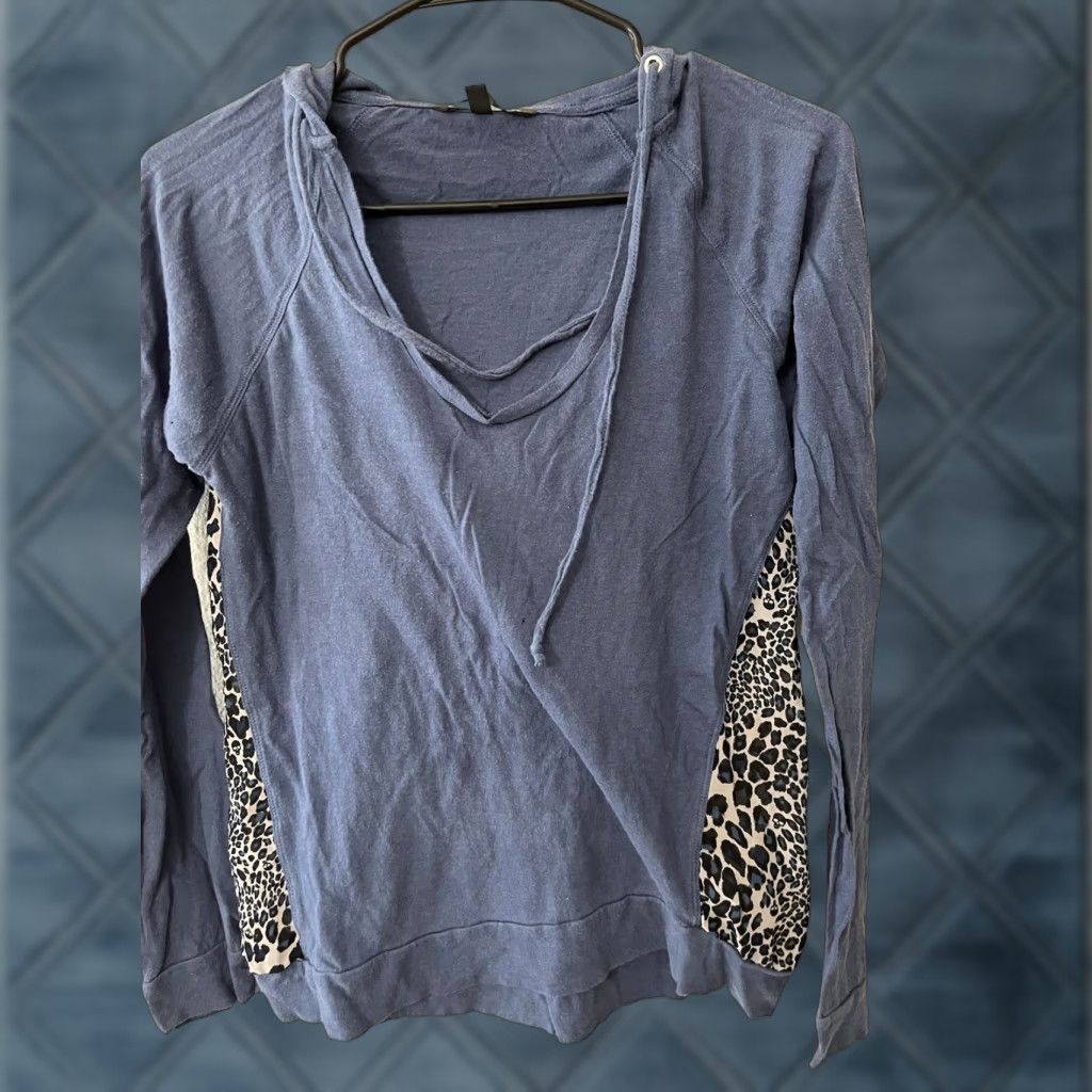 Victoria's Secret Victoria’s Secret Blue Scoop Neck hooded sweatshirt Size Small Womens Size S / US 4 / IT 40 - 1 Thumbnail