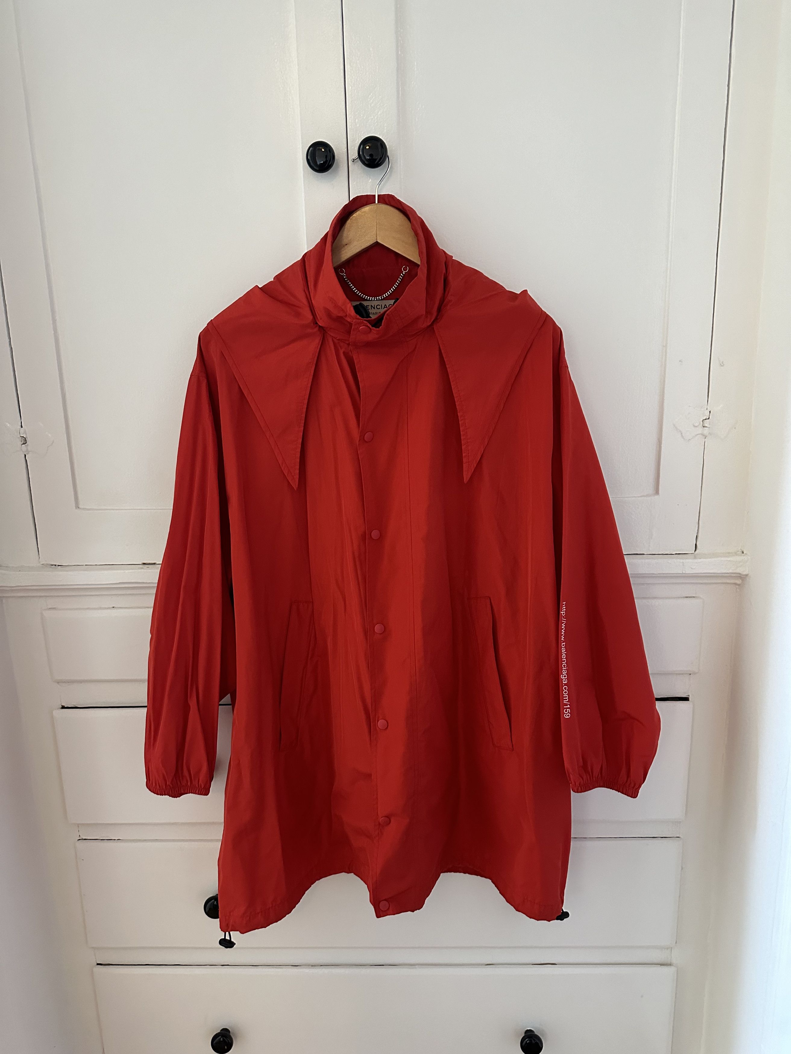Balenciaga Balenciaga 2016 Red Raincoat with optional tied hood Size XS / US 0-2 / IT 36-38 - 8 Thumbnail