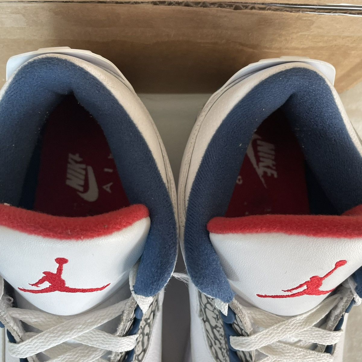 Jordan Brand × Nike Nike Air Jordan 3 Retro OG True Blue Mens US 11 854262-106 Size US 11 / EU 44 - 8 Thumbnail