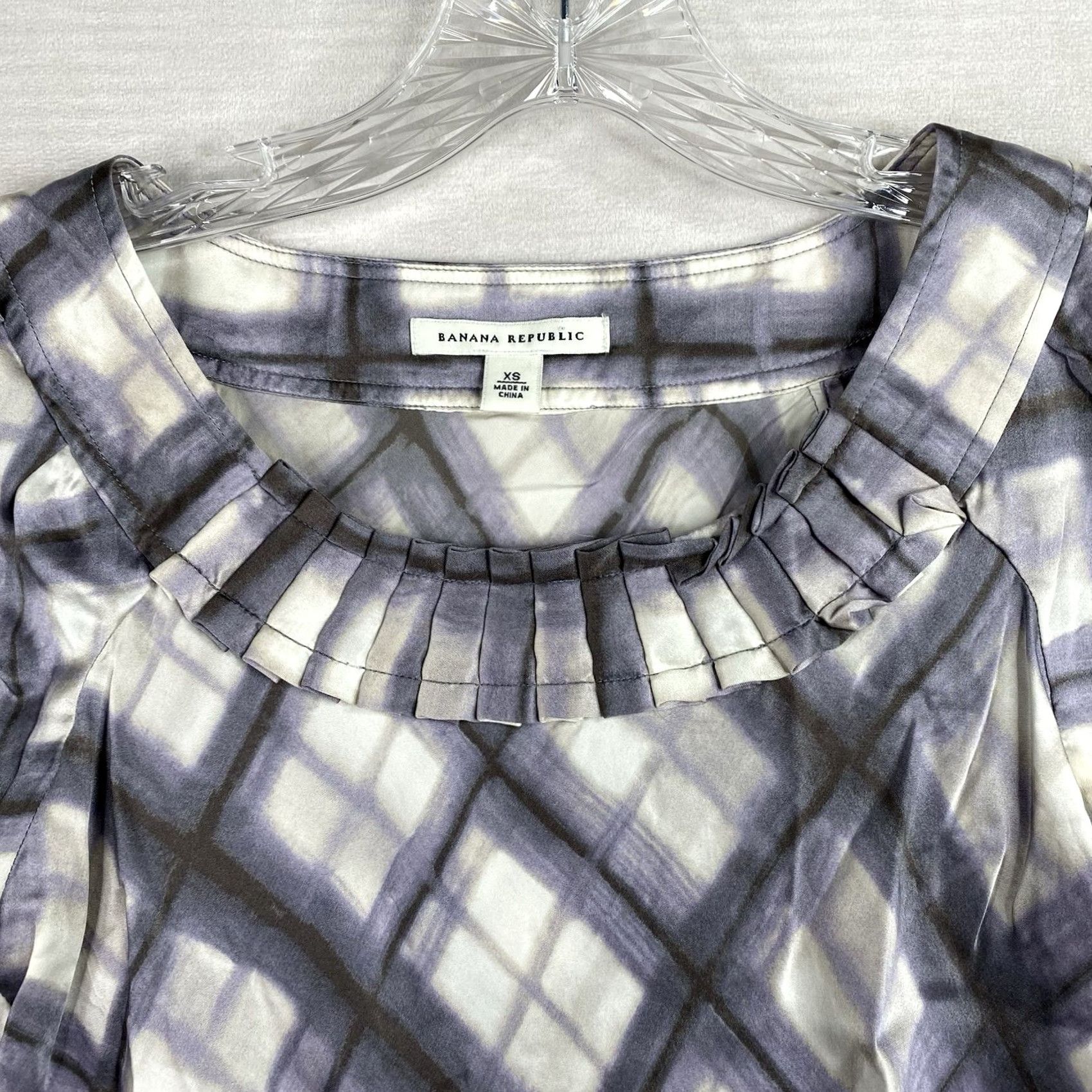 Banana Republic Banana Republic Blouse Shirt Womens XS Purple Gray Cream Plaid Silk Puff Sleeve Pleats Size XS / US 0-2 / IT 36-38 - 2 Thumbnail