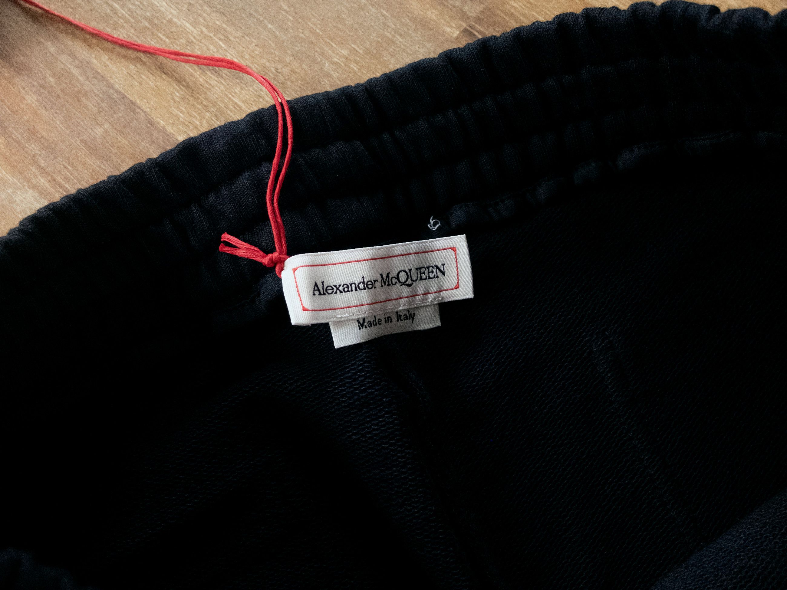Alexander McQueen ALEXANDER MCQUEEN red black twisted stripe jogger sweatpants Size US 32 / EU 48 - 8 Thumbnail
