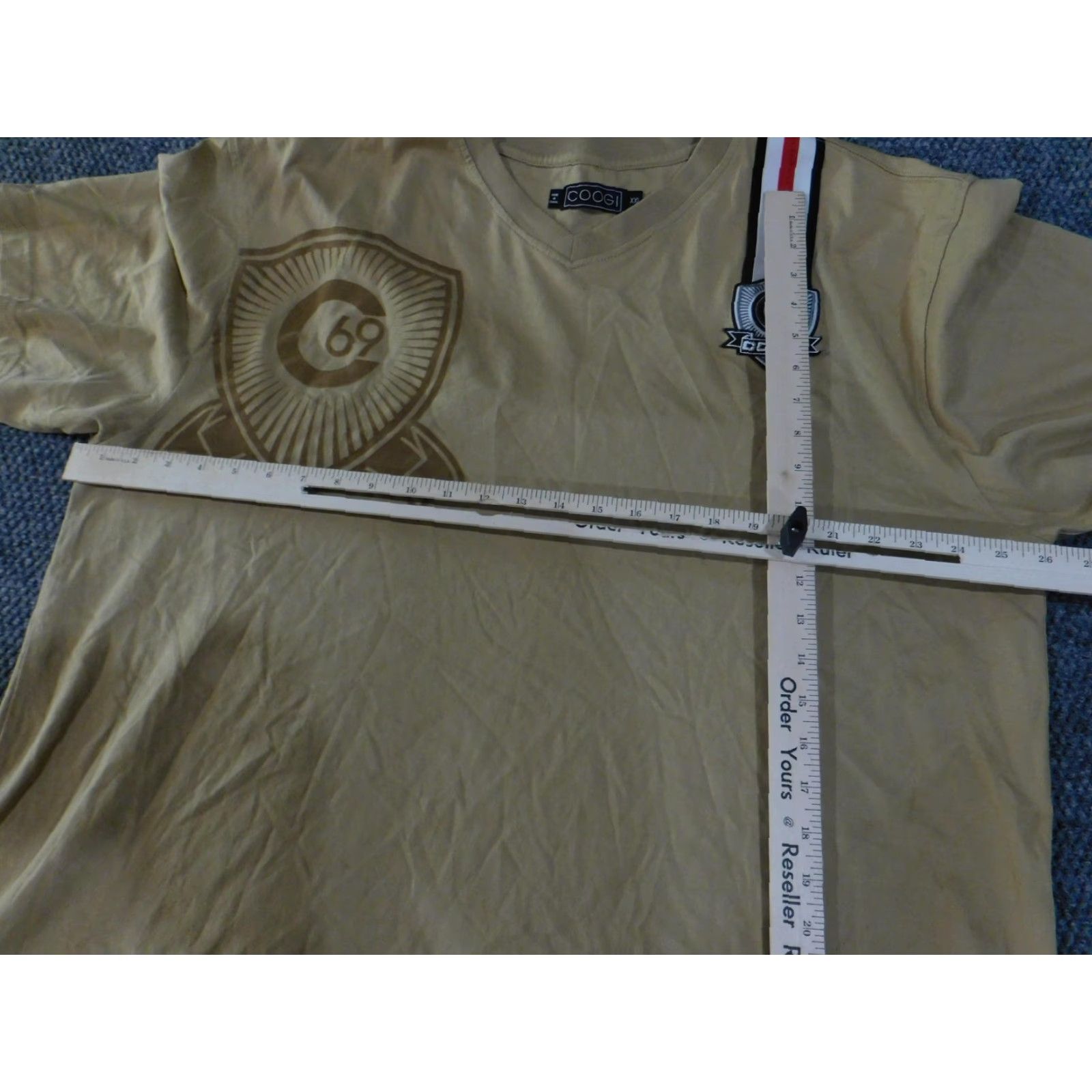 Coogi VINTAGE COOGI Shirt Mens 2XL Khaki Brown Graphic Crest Patch Tee V Neck 100% Cotton XXL Mens Tee Size US XXL / EU 58 / 5 - 5 Thumbnail